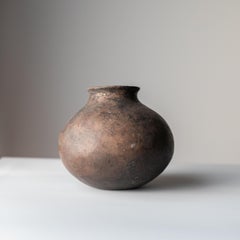 Beautifully shaped black earthenware/16th-17th century/Wabi-sabi vase