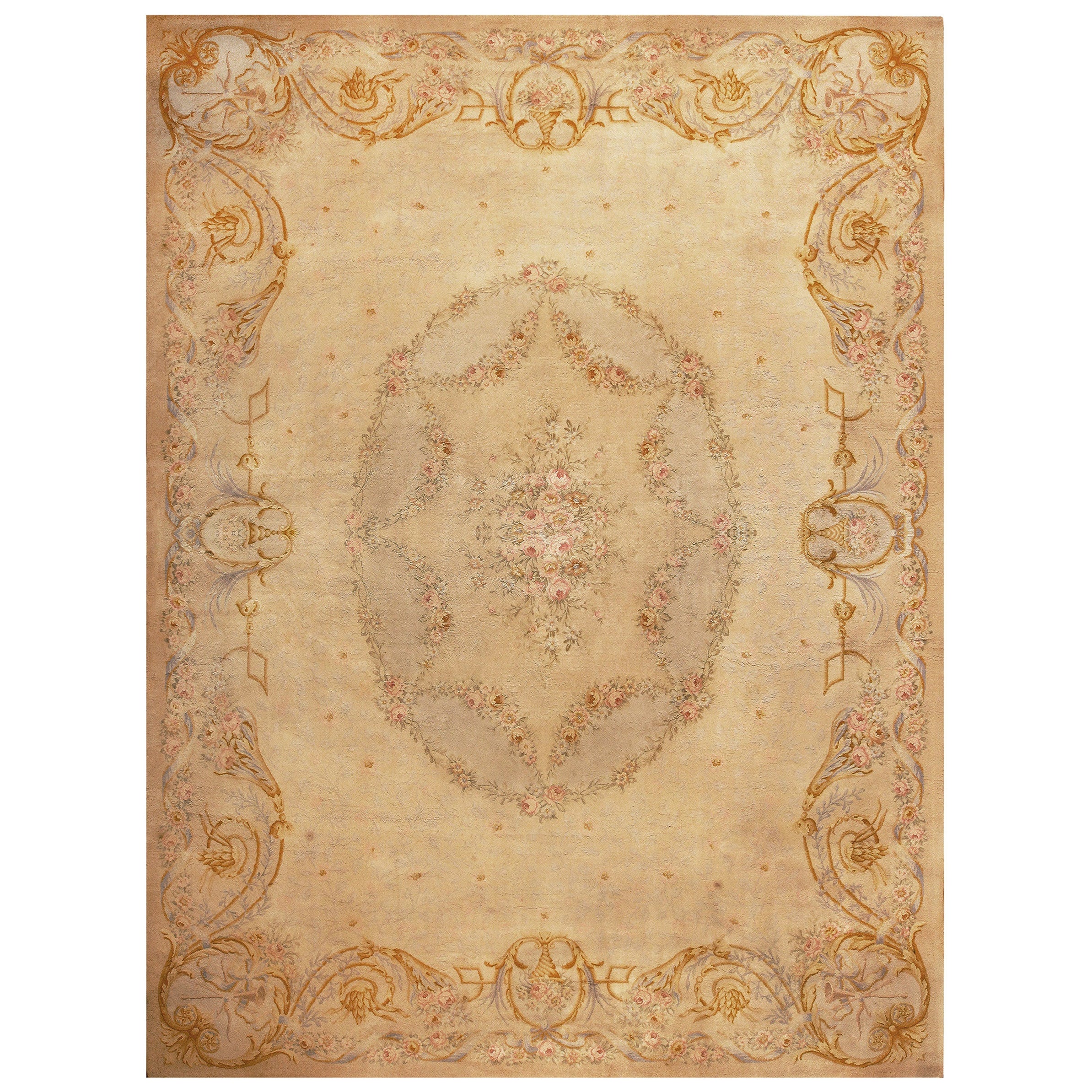 Magnifiquement doux tapis de Savonnerie français ancien à fleurs 13'6" x 18' en vente