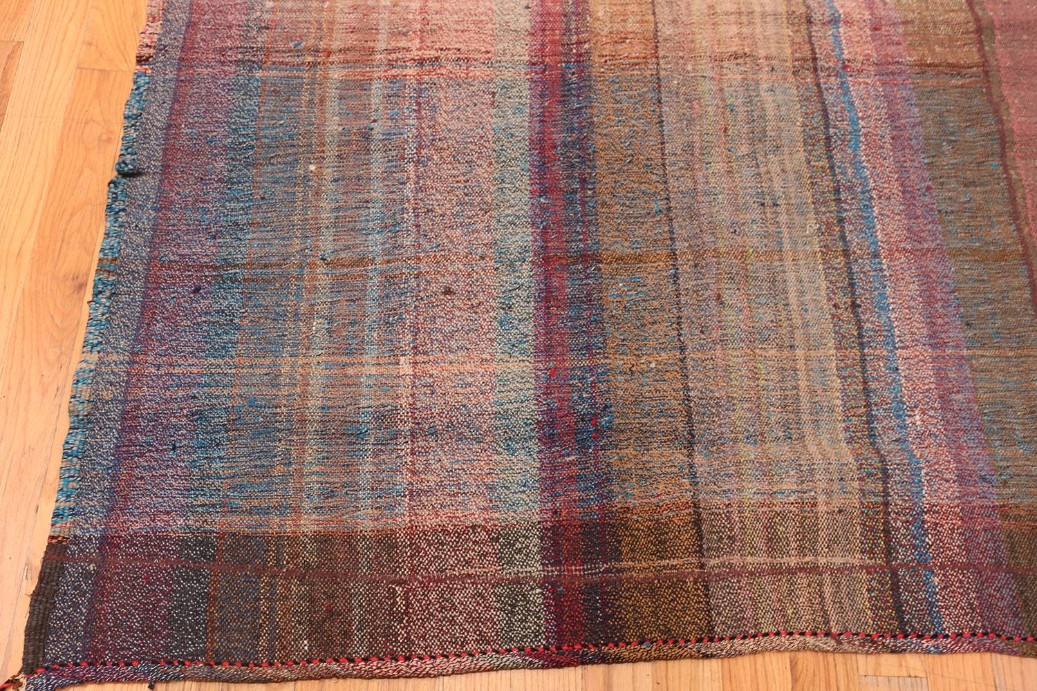 Decorative Vintage Persian Kilim Rug. 8 ft 4 in x 11 ft 5 in In Good Condition For Sale In New York, NY
