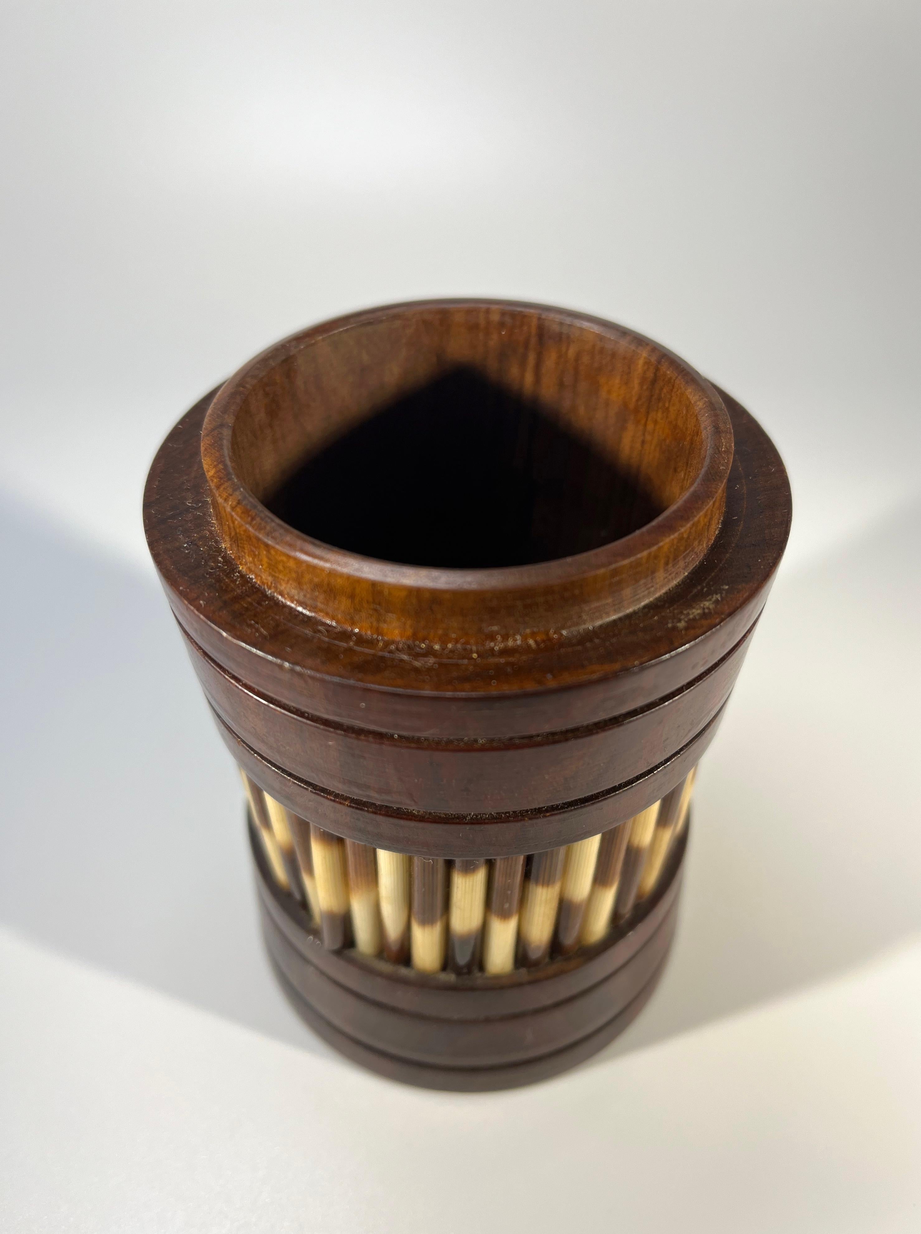 Beautifully Styled Ceylonese Porcupine Quill, Lidded Dark Wood Conical Pot In Good Condition For Sale In Rothley, Leicestershire