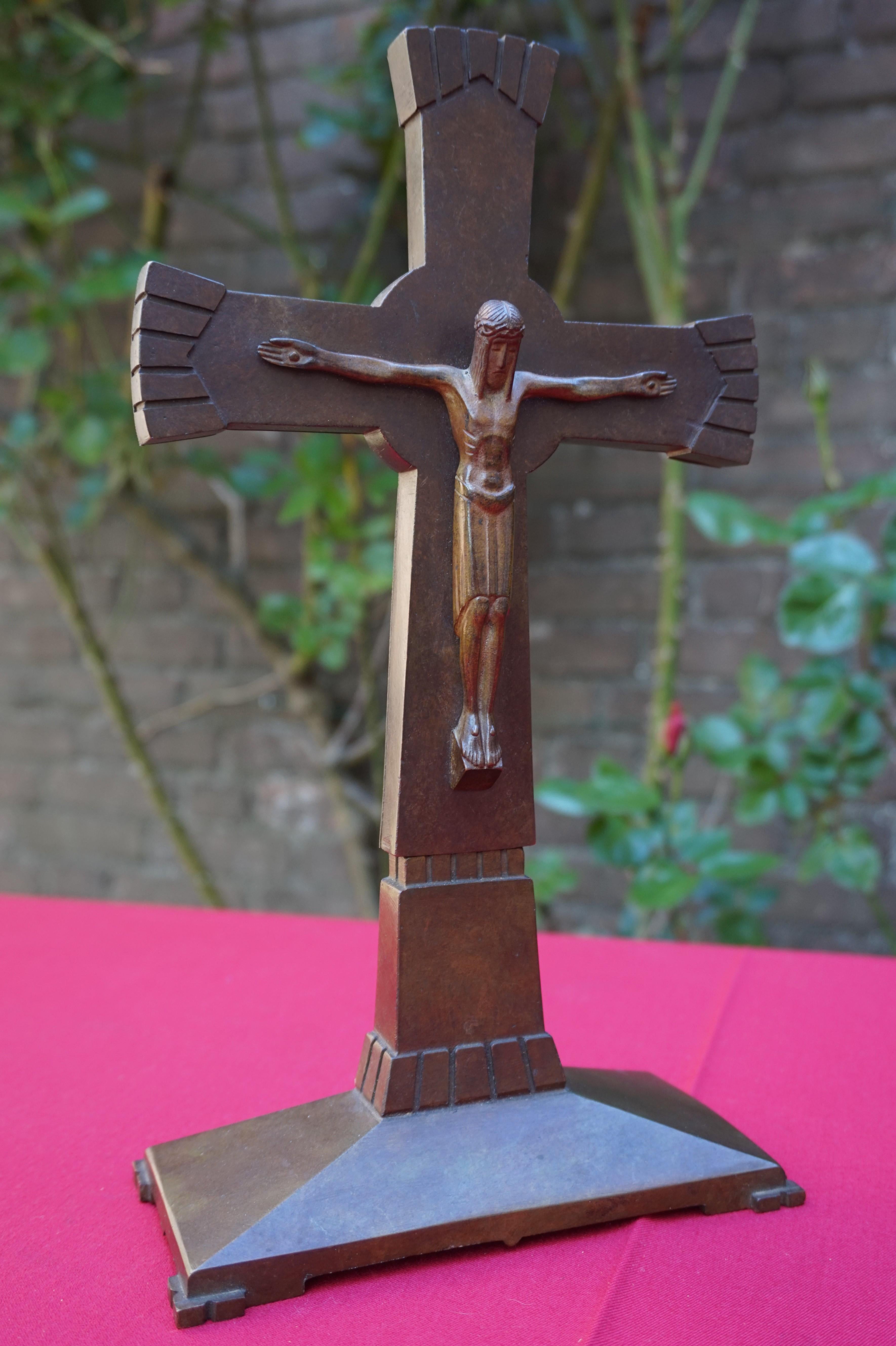 Beautifully Stylized & Great Condition Bronze Art Deco Crucifix w. Maker's Marks For Sale 5