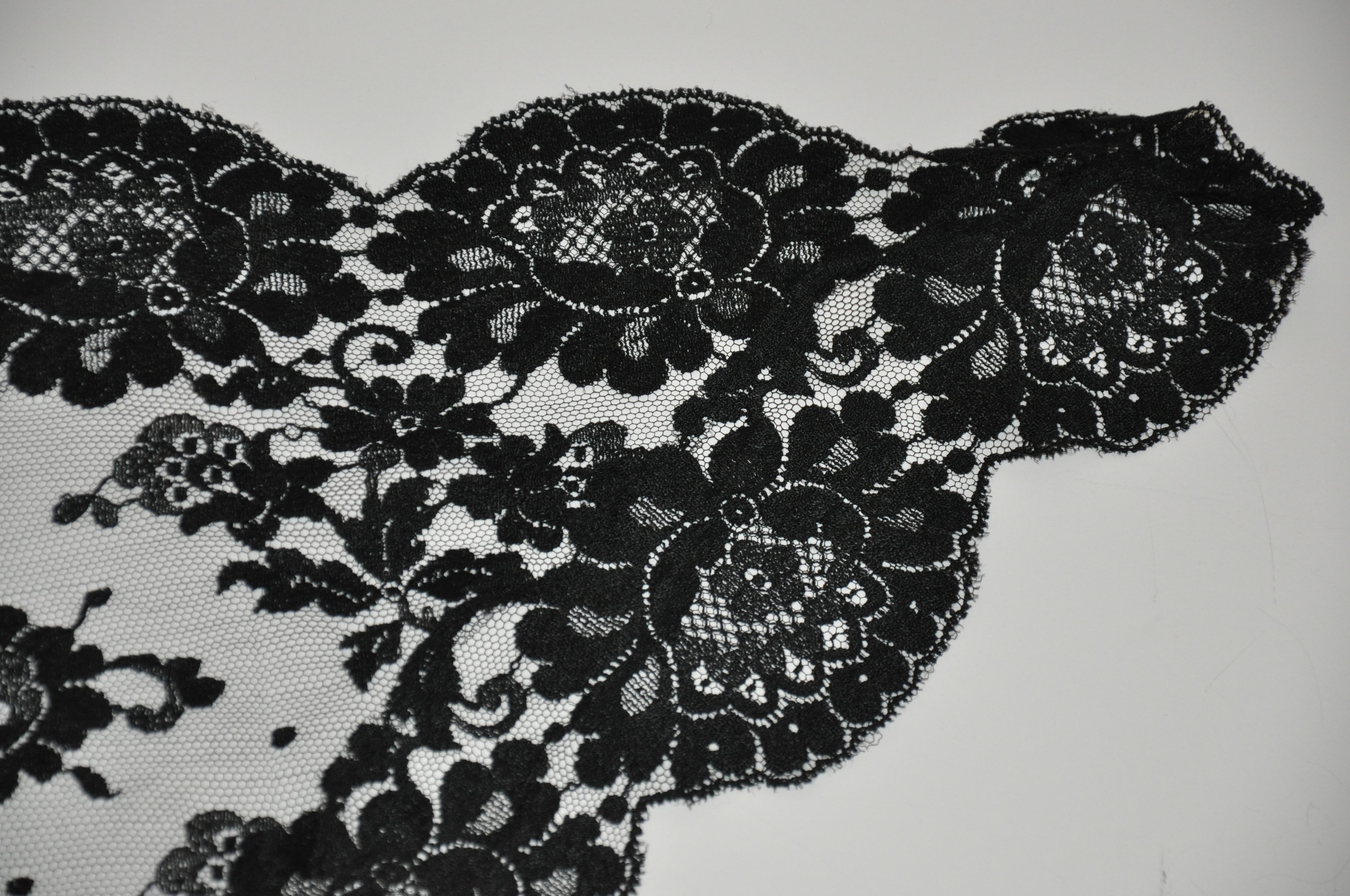 Beautifully Thick Bold Floral Netted Black Scarf with Large Floral Scallop Edges In Good Condition For Sale In New York, NY