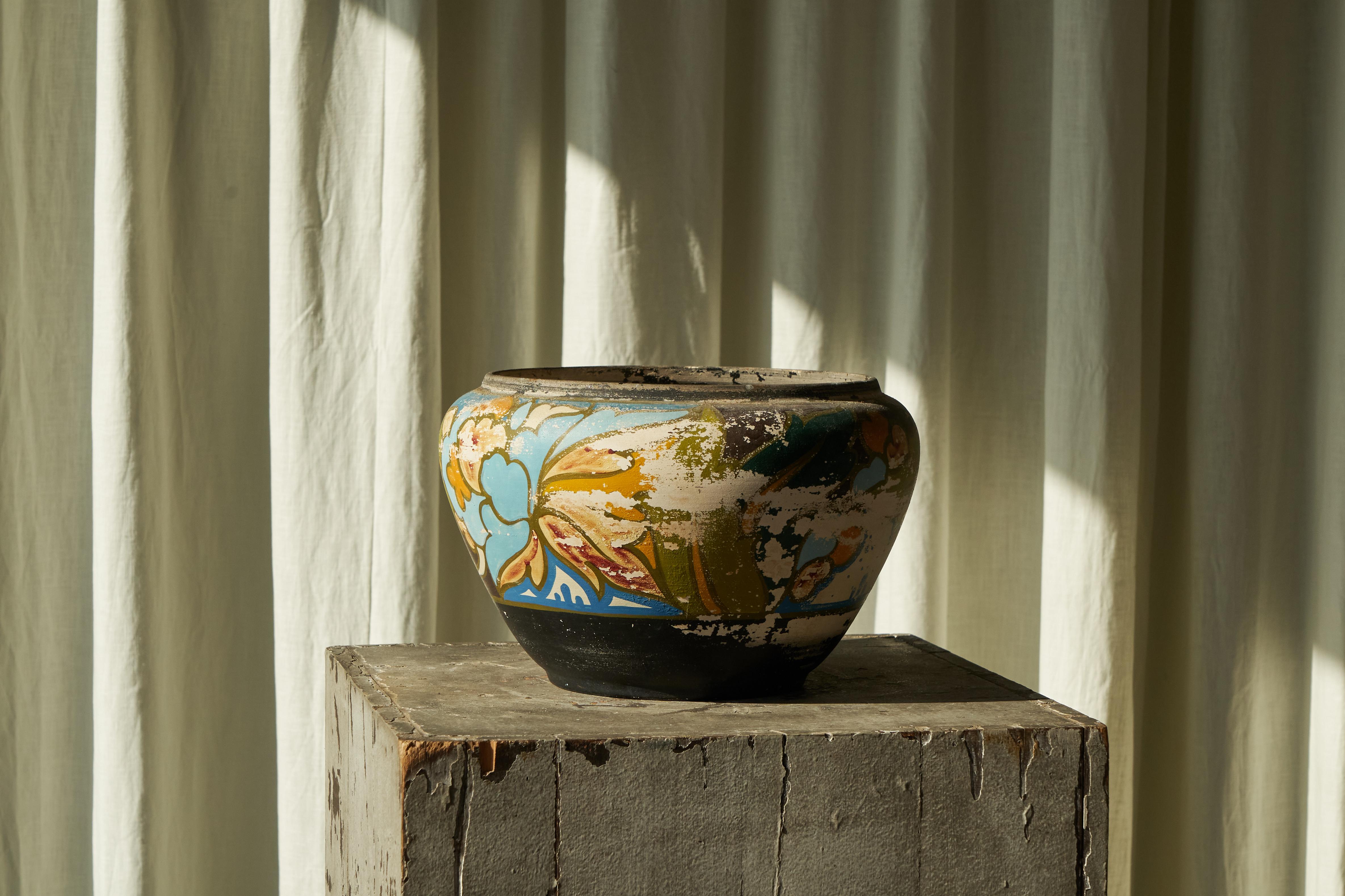 Wunderschön verwitterte Gouda Plateel-Vase oder Pflanzgefäß Vase oder Pflanzgefäß, Niederlande 1930er Jahre (Niederländisch) im Angebot