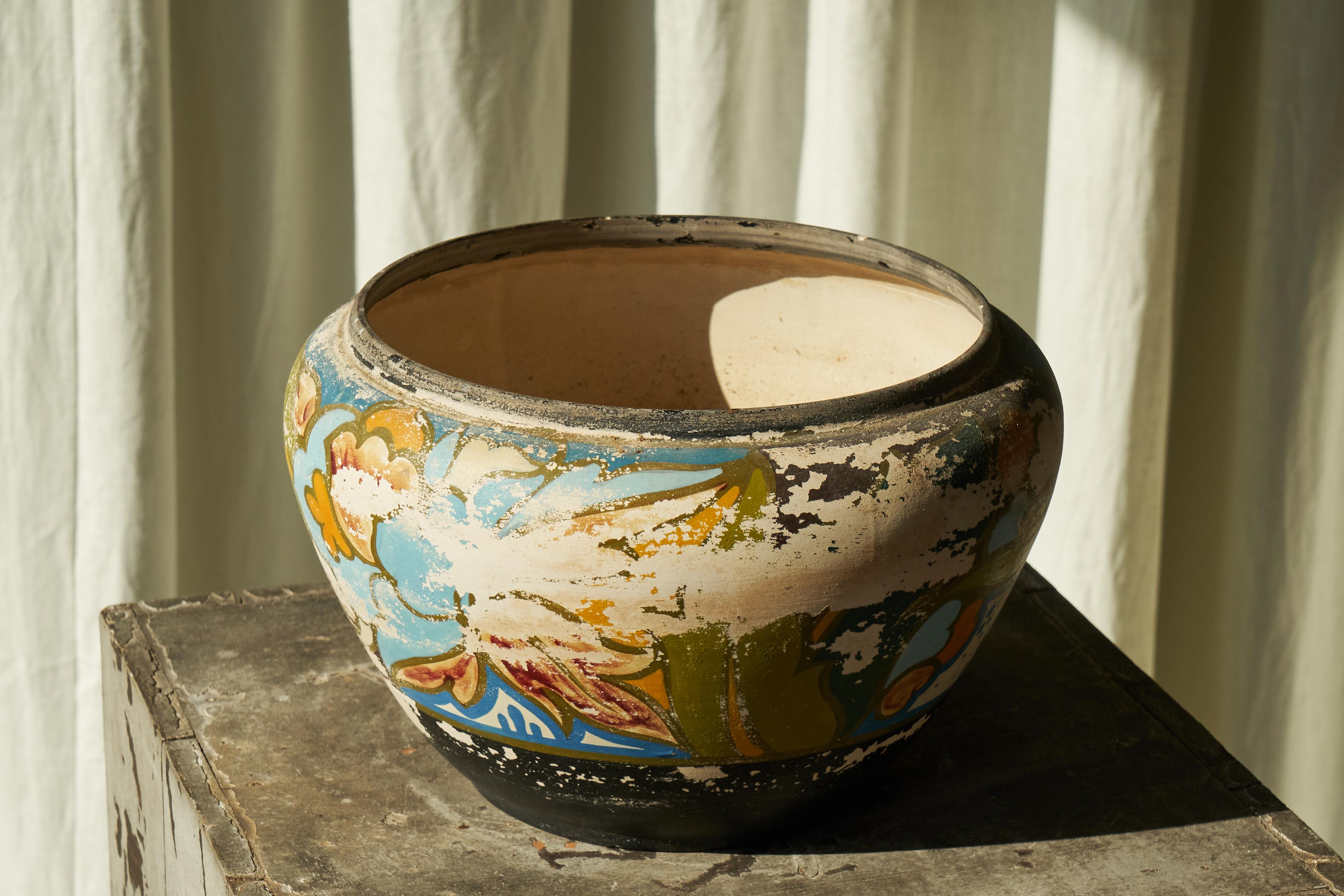Wunderschön verwitterte Gouda Plateel-Vase oder Pflanzgefäß Vase oder Pflanzgefäß, Niederlande 1930er Jahre (20. Jahrhundert) im Angebot