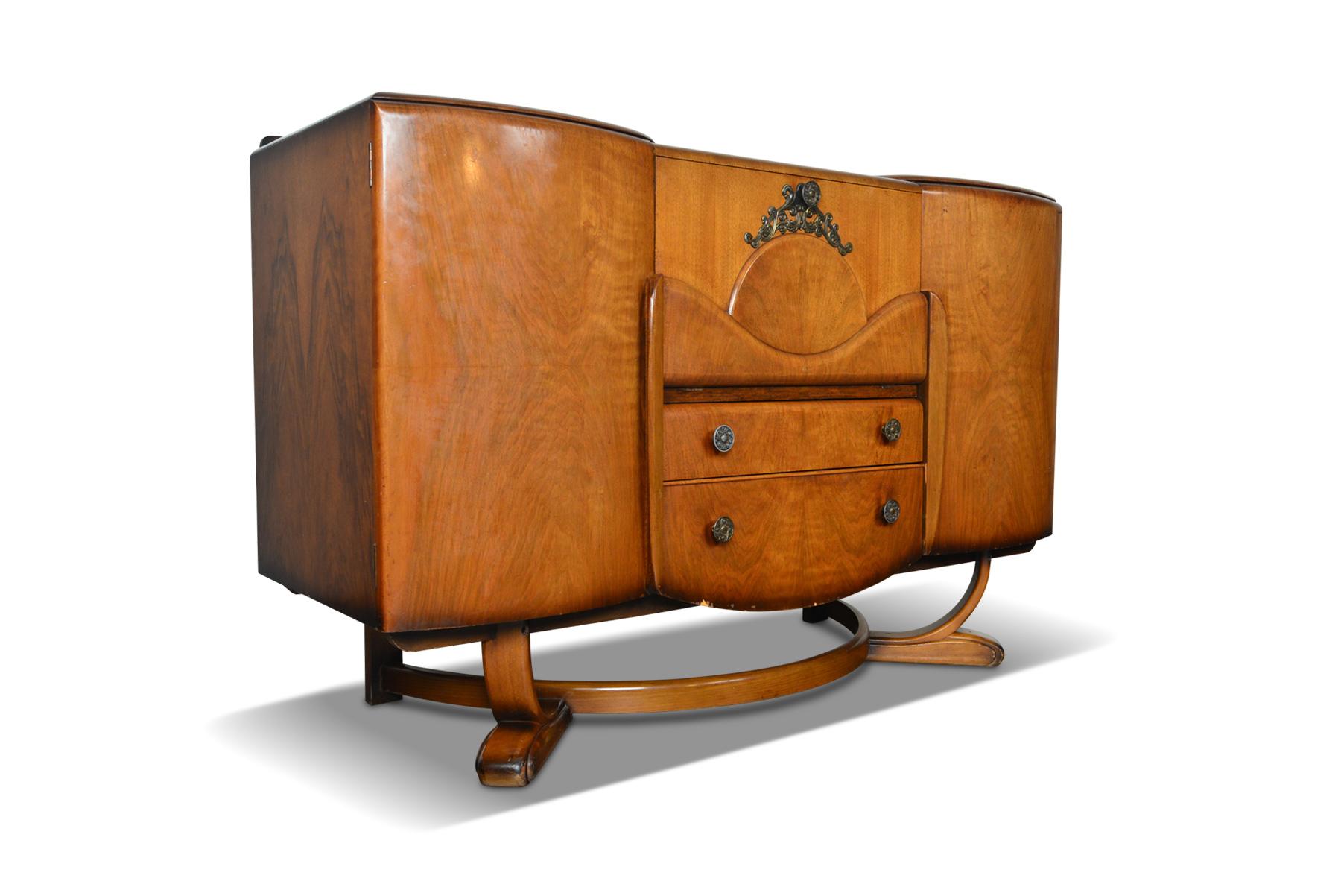 Mid-20th Century Beautility Art Deco Cocktail Bar / Drinks Cabinet in Walnut