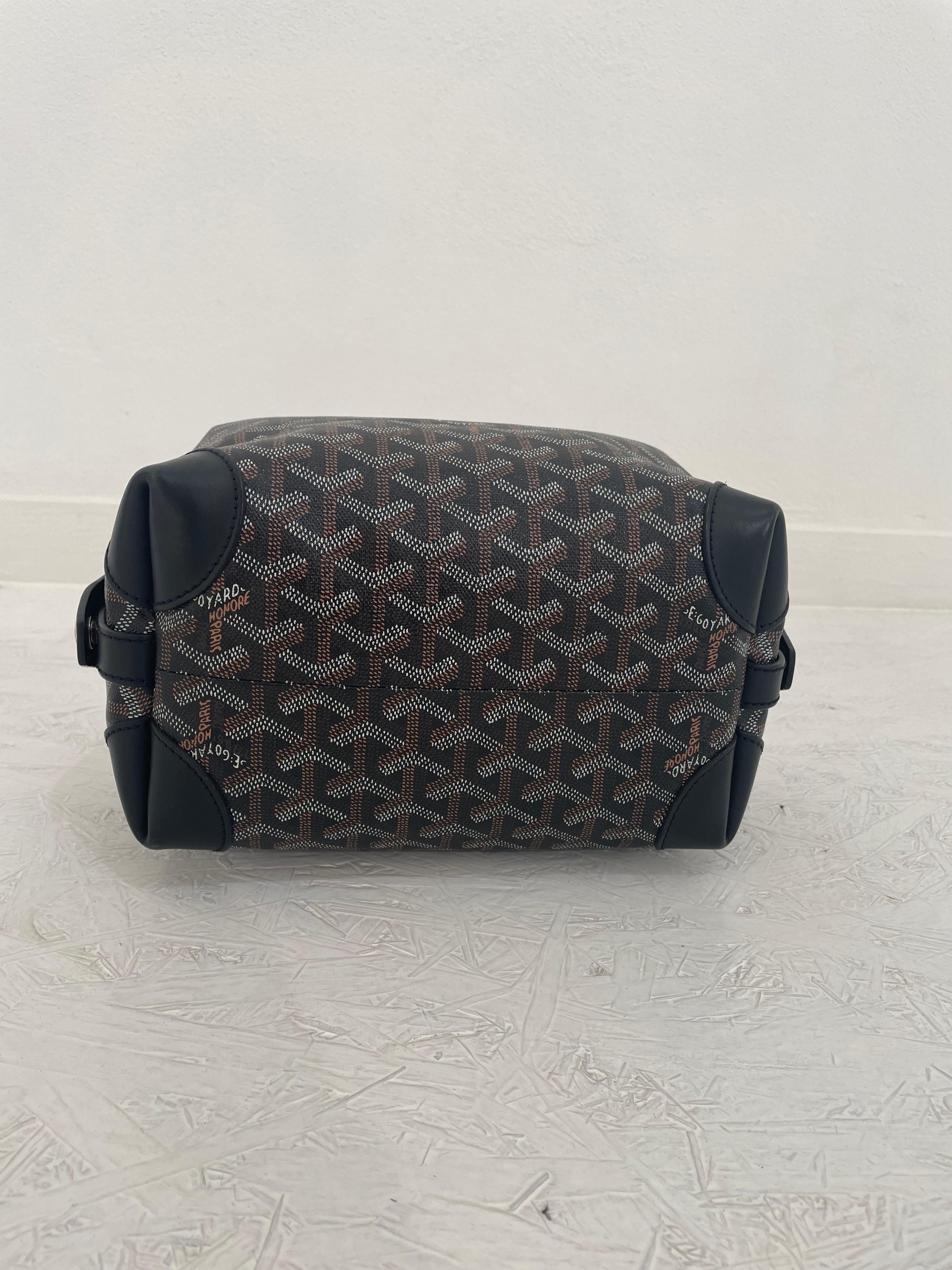 Women's or Men's Beauty Goyard with classic pattern and black leather details