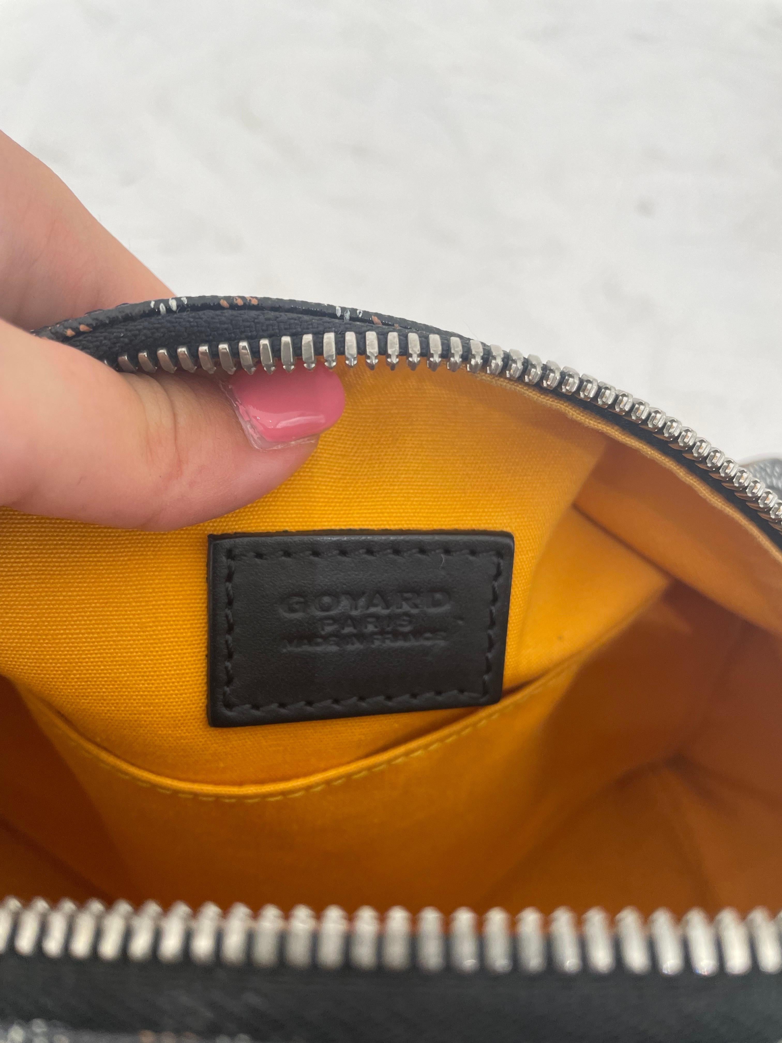 Beauty Goyard with classic pattern and black leather details 2