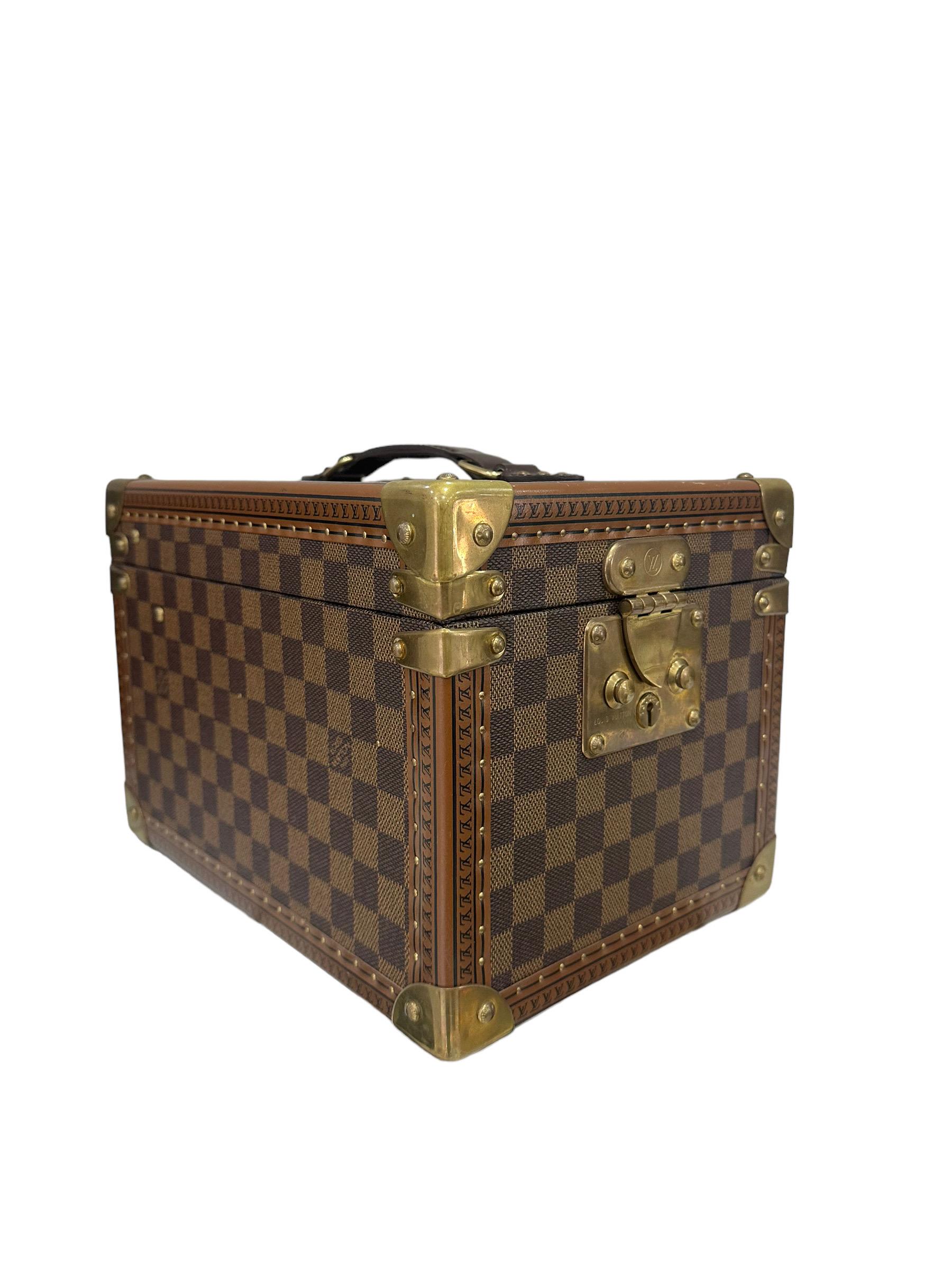 Rigido Louis Vuitton Boite-Flacons Damier im Zustand „Gut“ im Angebot in Torre Del Greco, IT