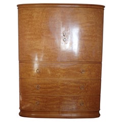 Beautyfull chest of drawers with uper compartiment with mirror