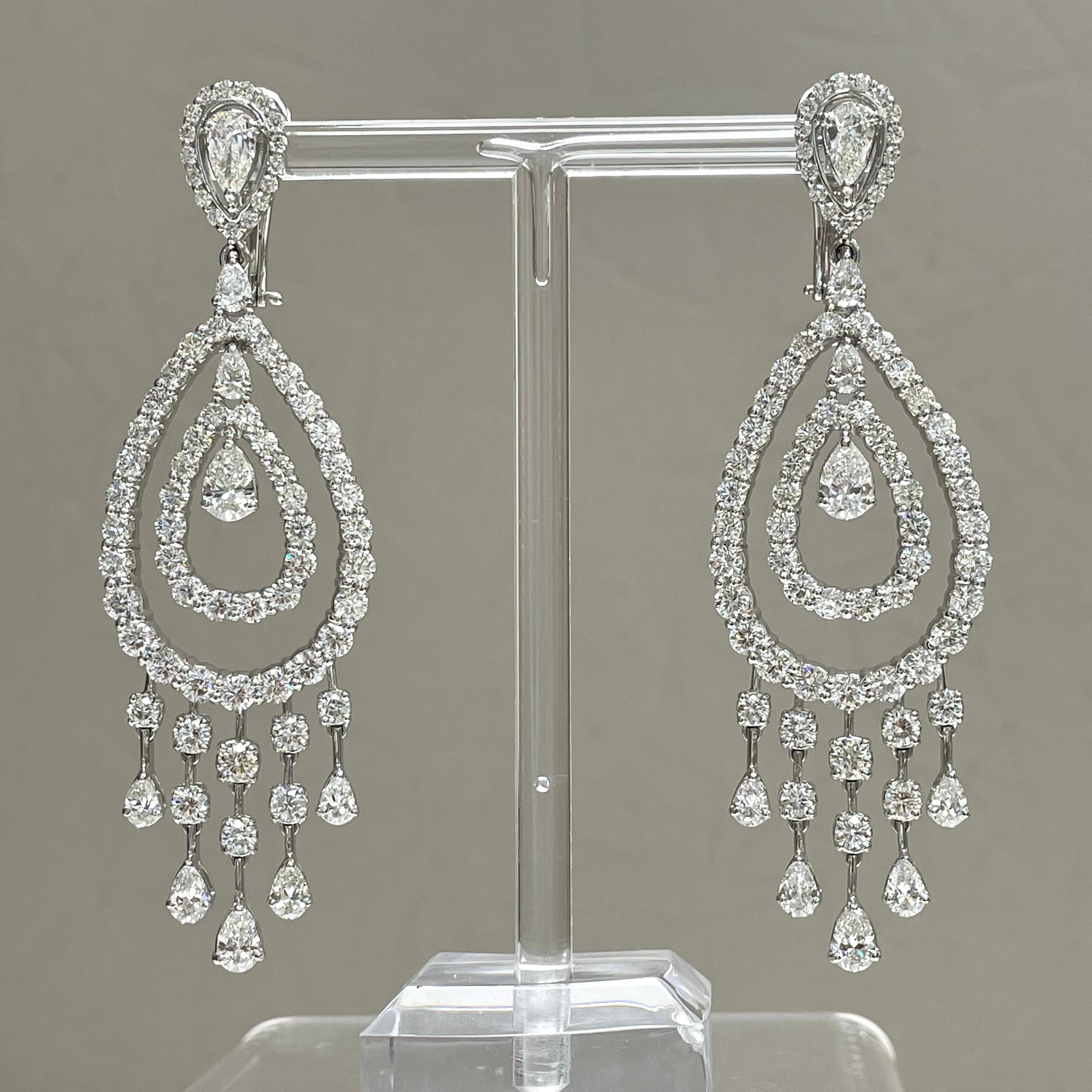Contemporary Beauvince Rain Diamond Necklace & Earrings Suite (45.14 ct Diamonds)in 18KW Gold For Sale