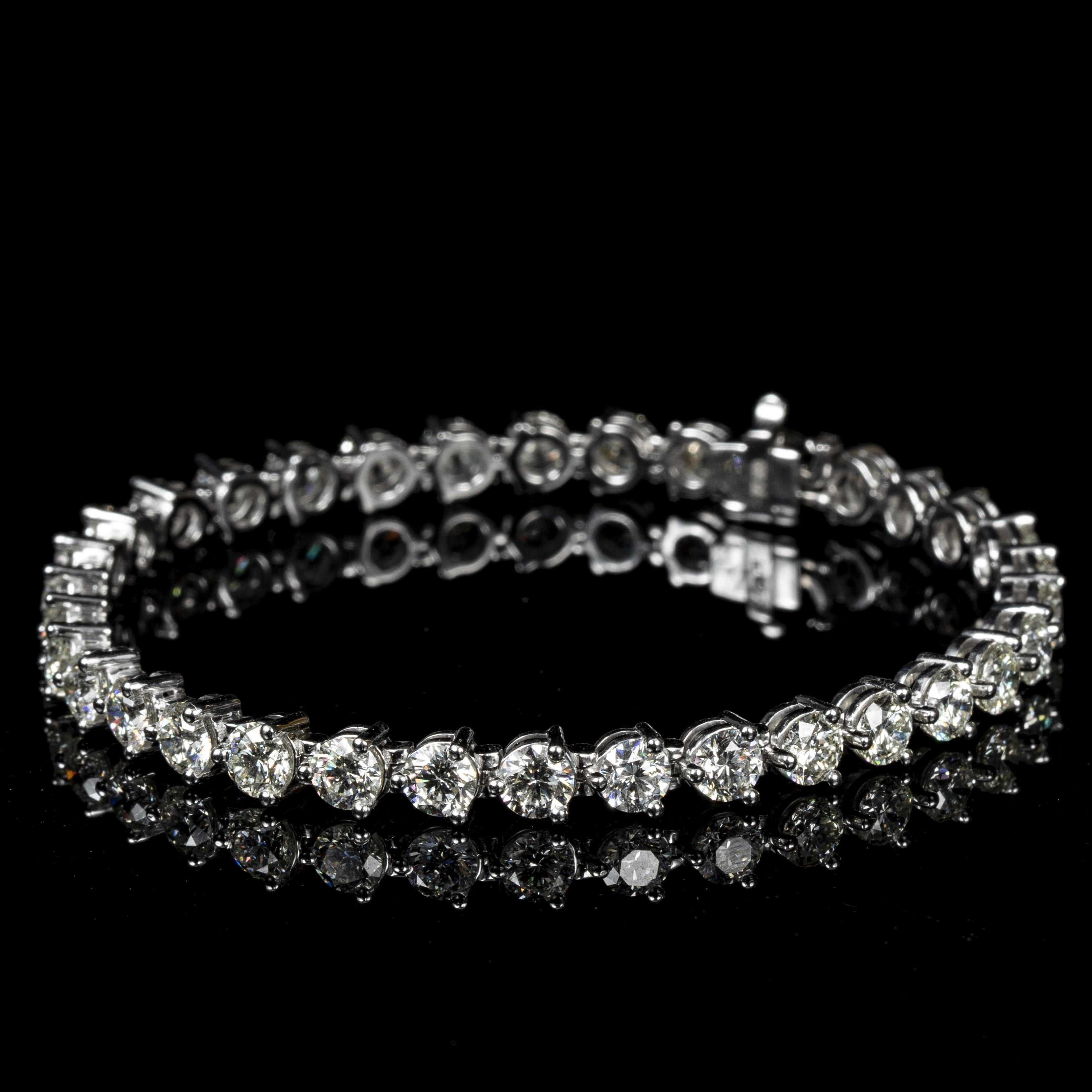 Round Cut Beauvince 3 Prong Diamond Tennis Bracelet (10.47 ct Diamonds) in Platinum For Sale