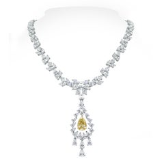 Beauvince Amaya Diamond Pendant Necklace (22.45 ct Diamonds) in Gold
