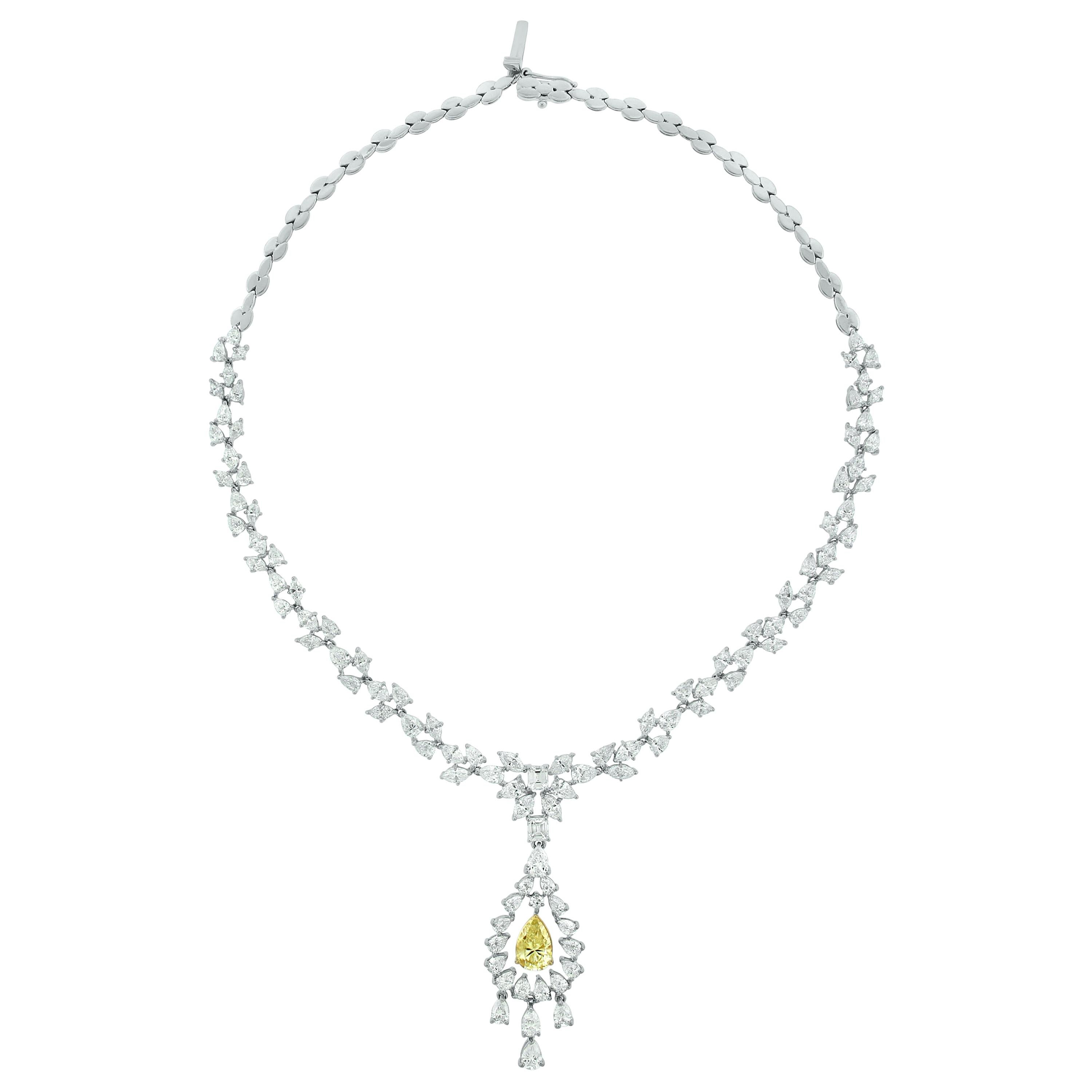 Beauvince Amaya Diamond Pendant Necklace (22.45 ct Diamonds) in Gold
