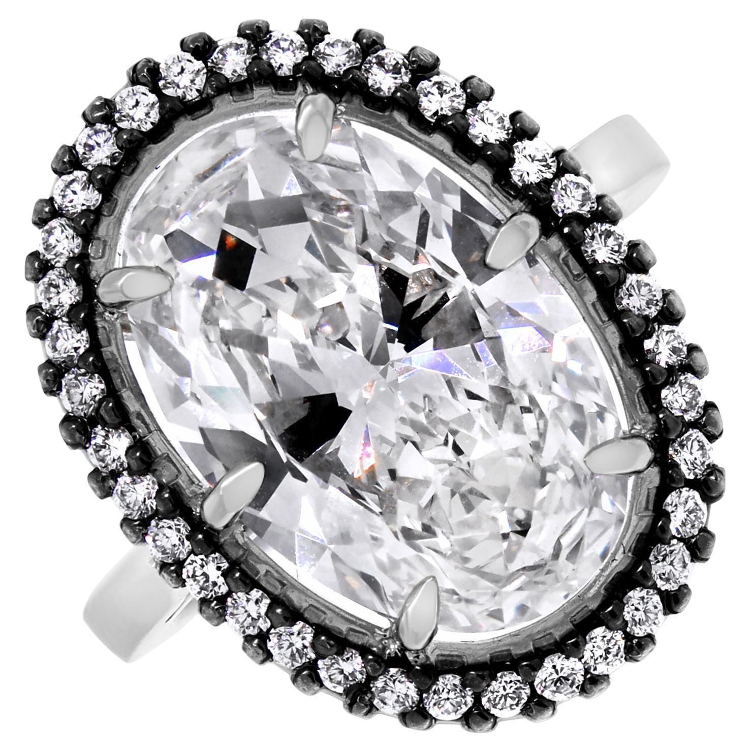 Beauvince Bague de fiançailles ancienne en platine avec diamant ovale KVVS2 de 6,20 carats certifié IGI en vente