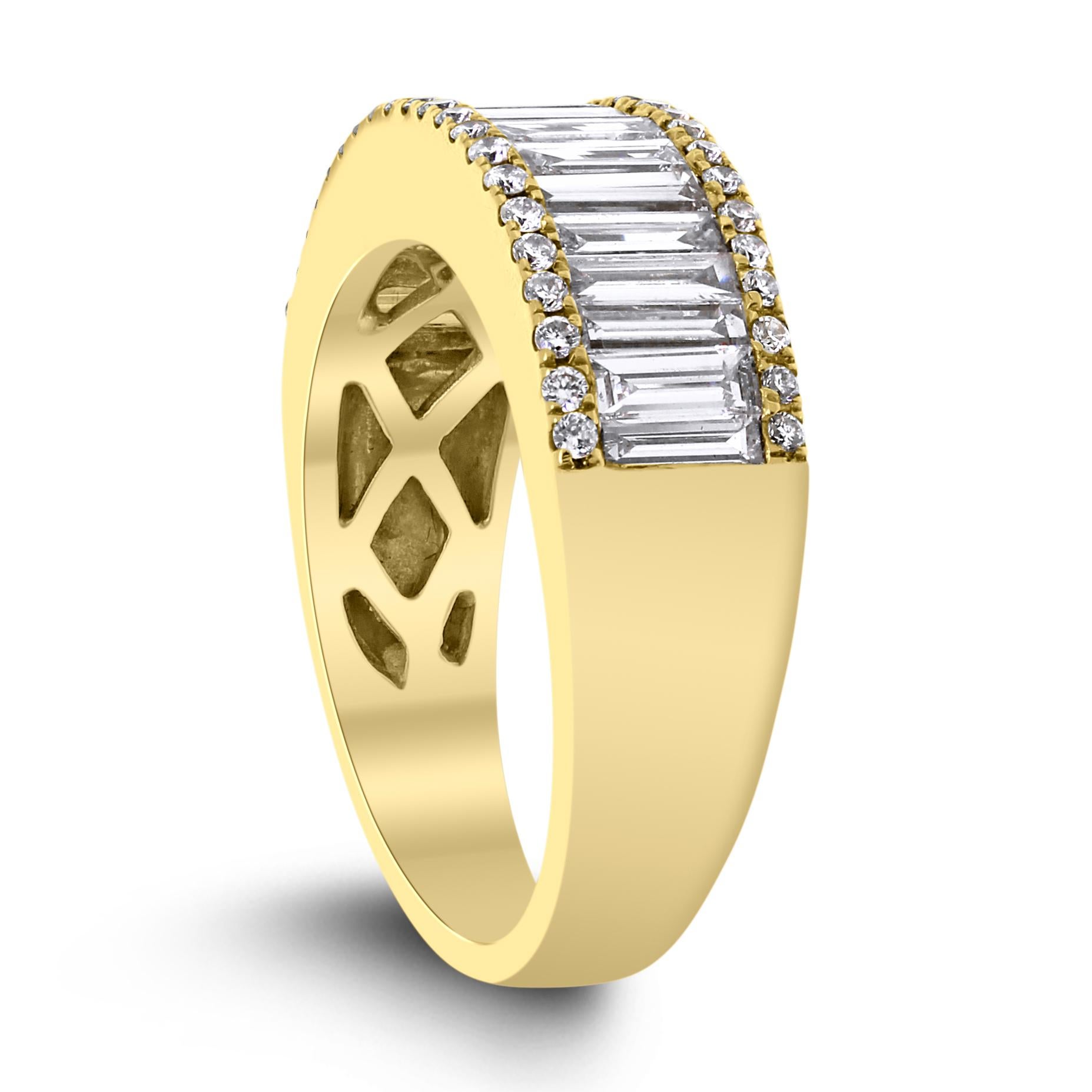 A classically styled ring in yellow gold, the baguette cut diamond band is understated and elegant.

Total Diamond Weight: 1.75 ct 
Diamond Shape: Rounds & Baguettes
Diamond Color: H - I
Diamond Clarity: VS - SI

Metal: 18K Yellow Gold
Metal Wt: