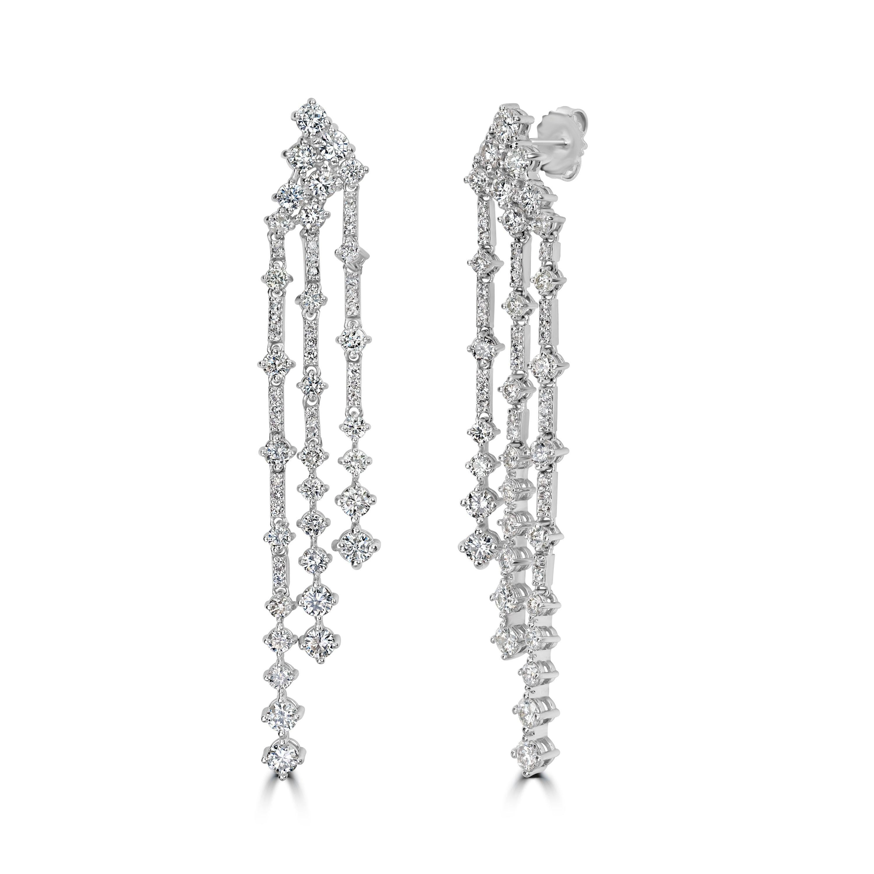 Taglio rotondo Beauvince Big & Small Diamond Earrings (4.41 ct Diamonds) in White Gold in vendita