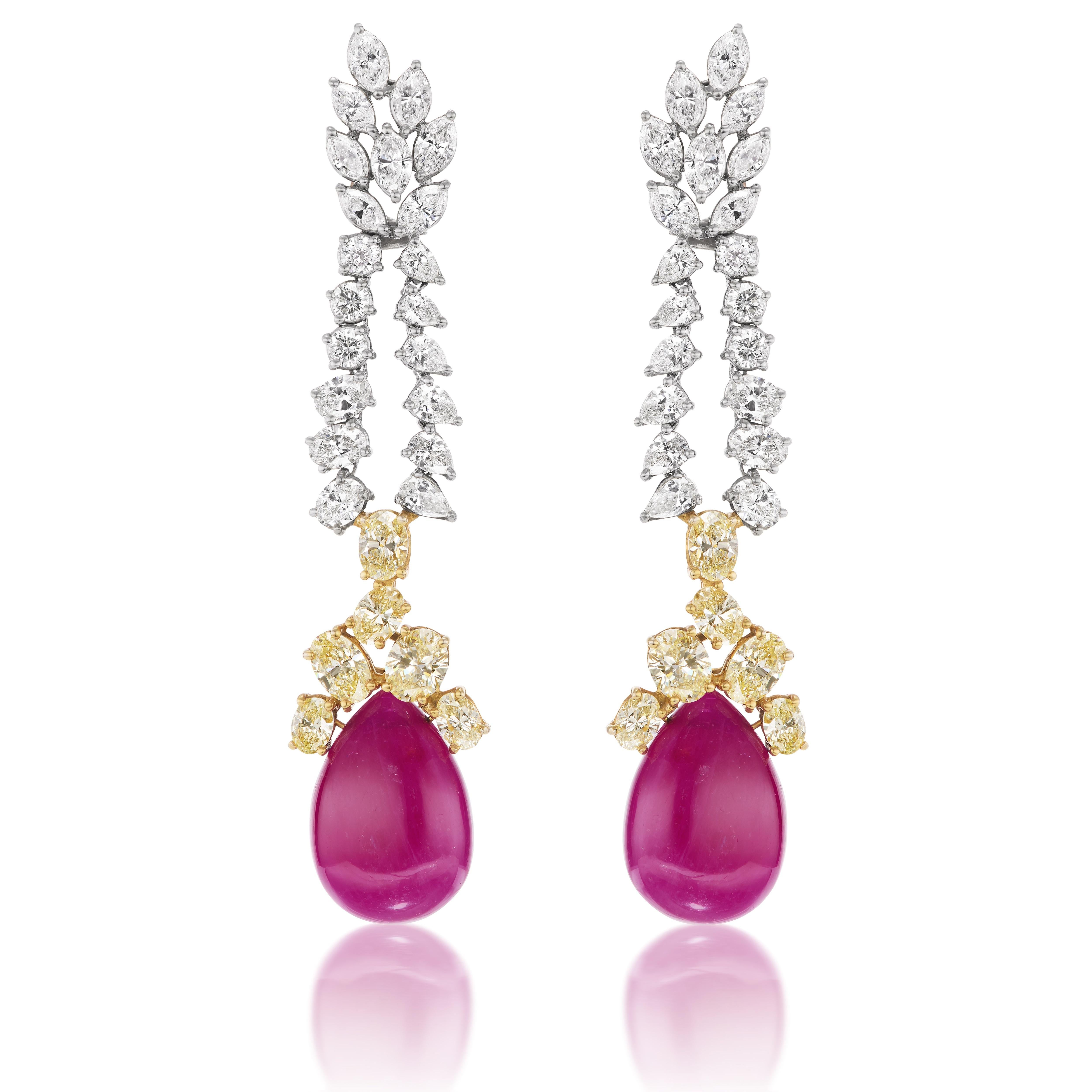 Beauvince Bloom Set aus Halskette und Ohrringen (150,45 Karat Rubine und Diamanten) in Gold (Gemischter Schliff) im Angebot