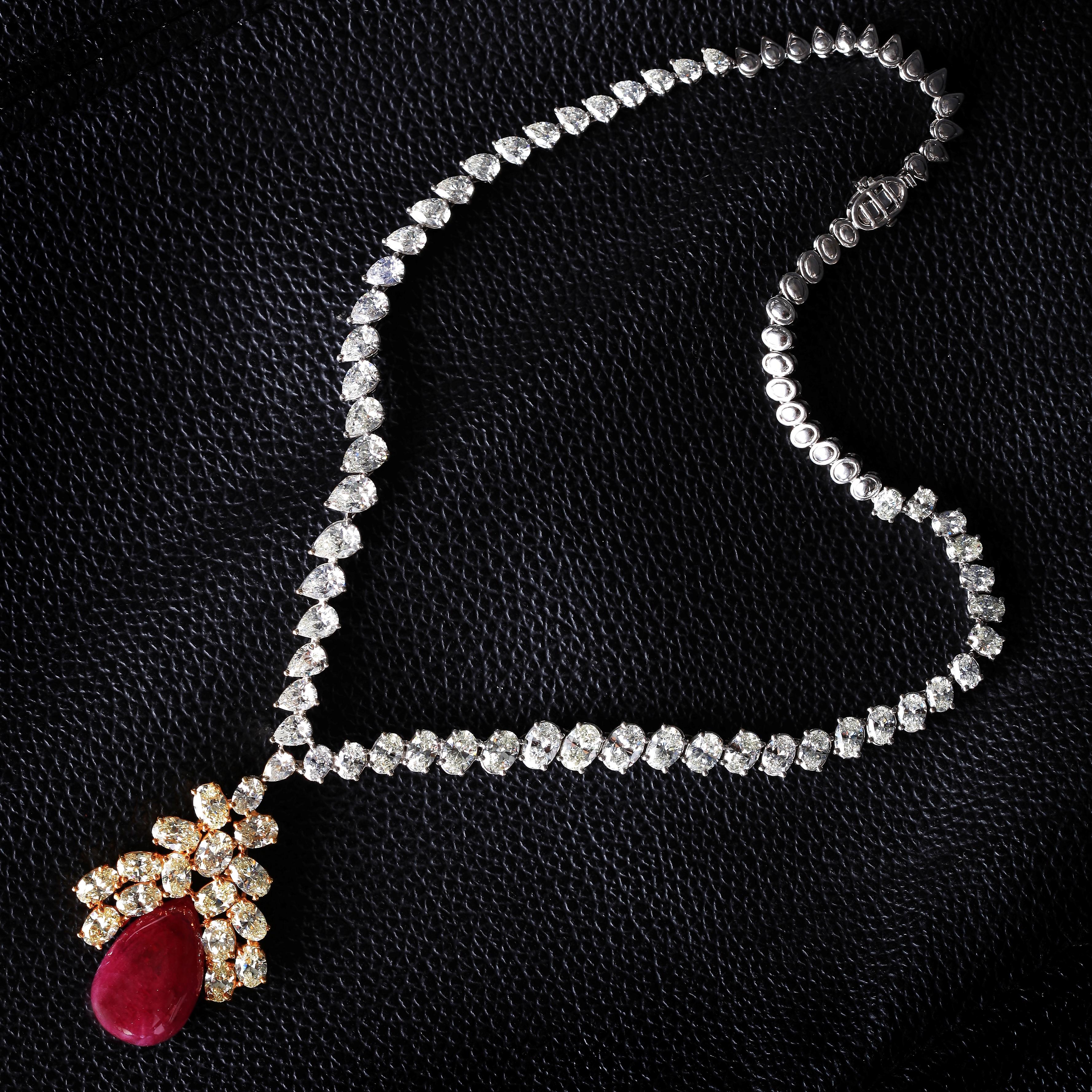 Women's Beauvince Bloom Necklace & Earrings Suite (150.45 ct Rubies & Diamonds) in Gold For Sale