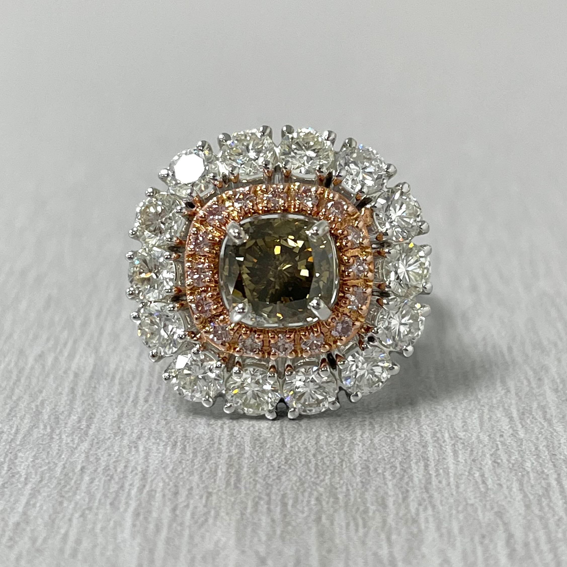 Taglio cuscino Anello cocktail con diamanti al cioccolato Beauvince con 3,89 carati di diamanti in oro in vendita