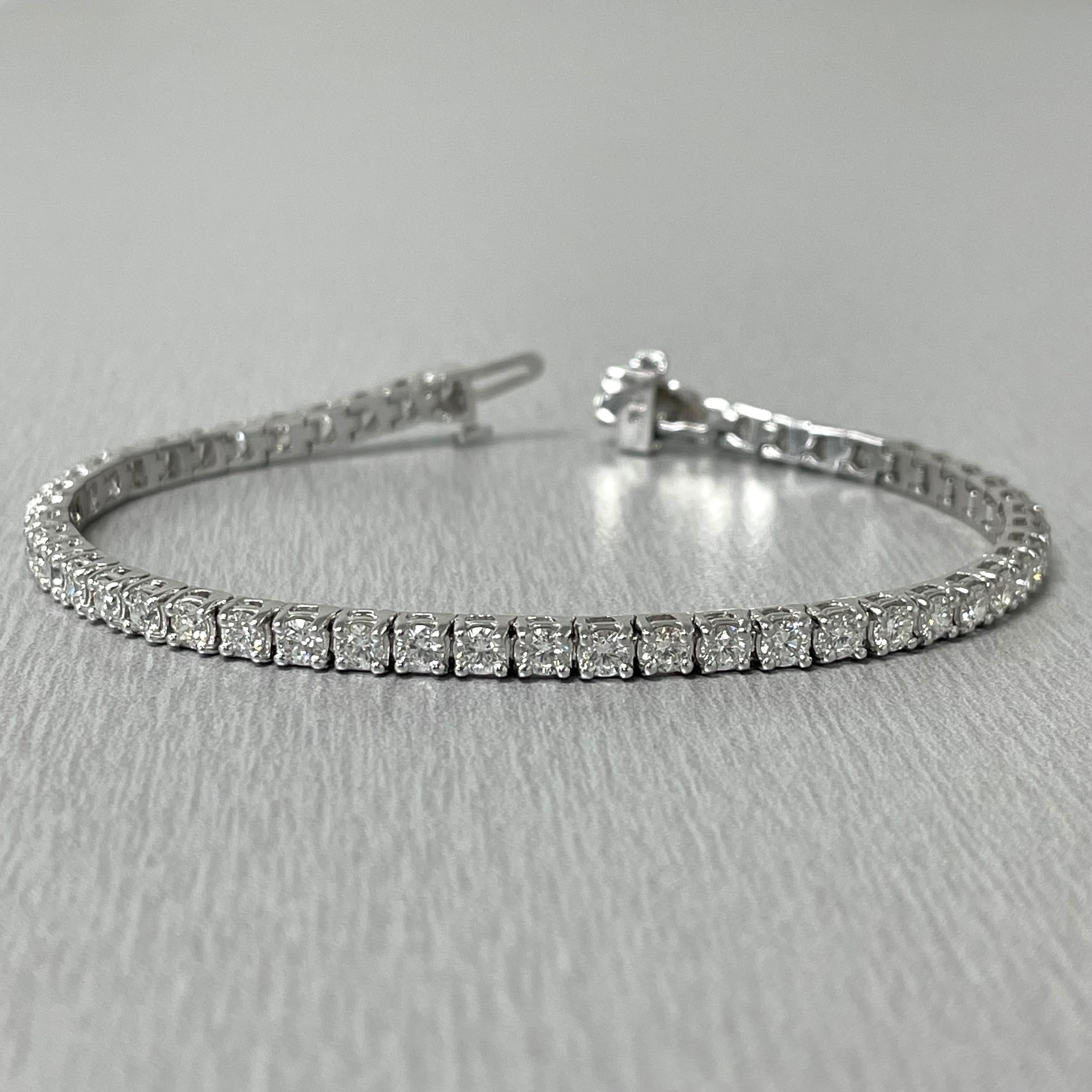 Taille ronde Beauvince Bracelet tennis classique en or avec diamants 4,40 carats GH VVS-VS en vente