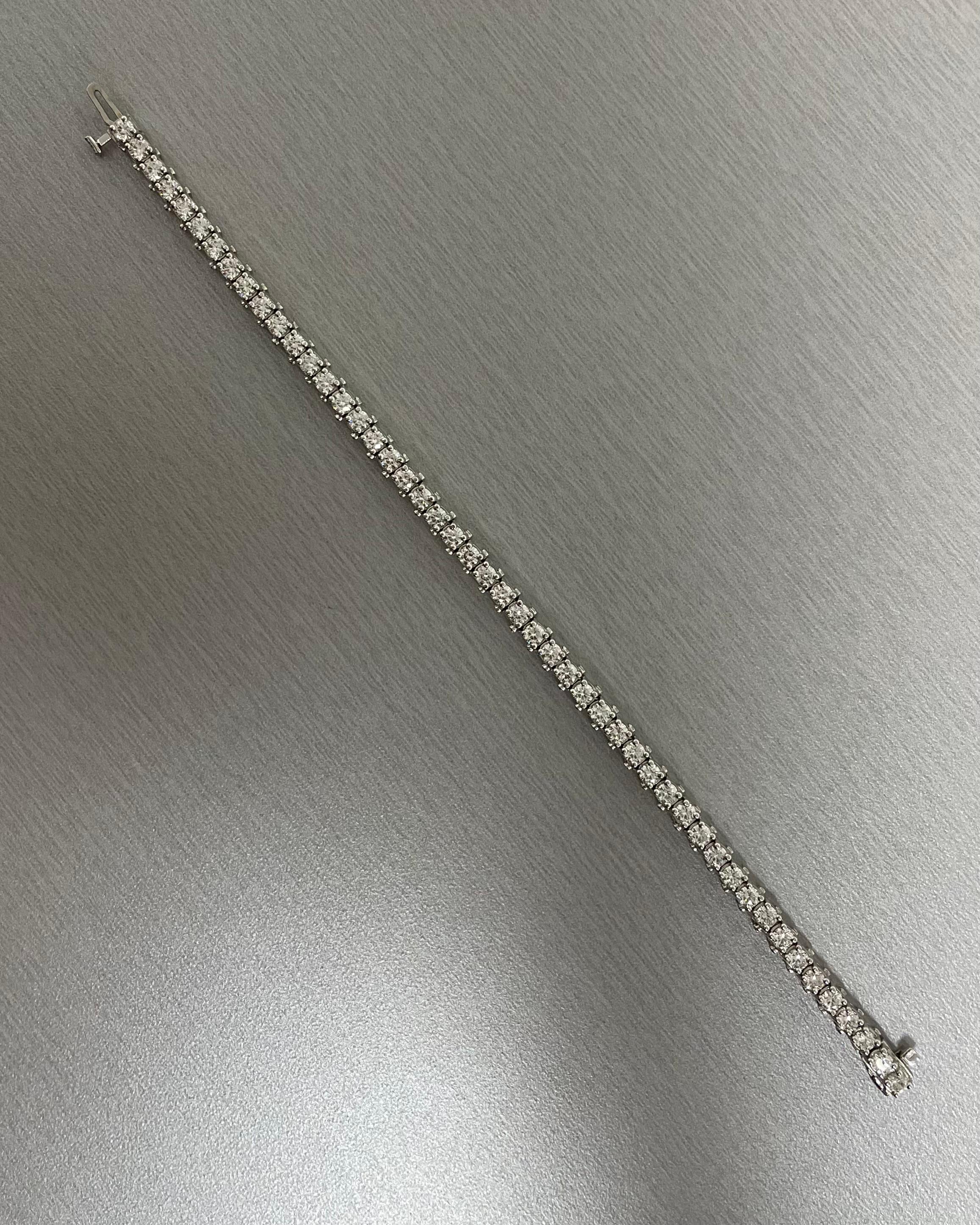 Beauvince Classic Diamond Tennis Bracelet 4.48 Ct GH VVS-VS Diamonds in Gold In New Condition For Sale In New York, NY