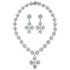 Beauvince Colgante Cruz Conjunto de Collar y Pendientes de Diamantes en Oro Blanco