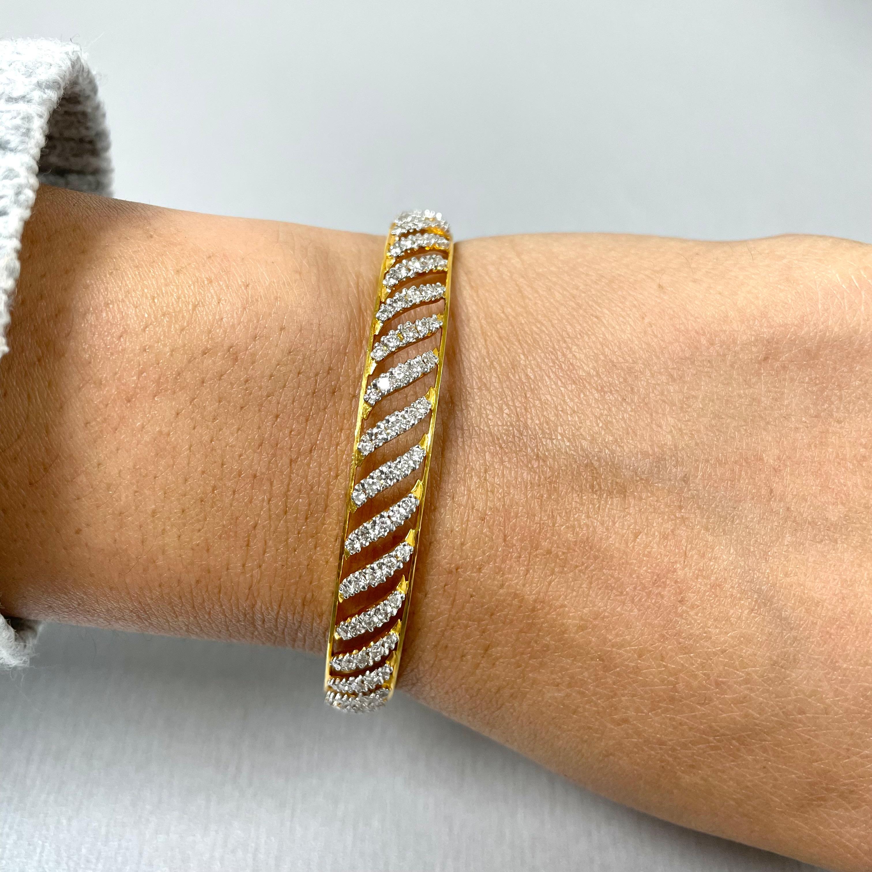 Donna Beauvince Curves Diamond Bangles Set '7,70 ct Diamonds' in oro 18K in vendita