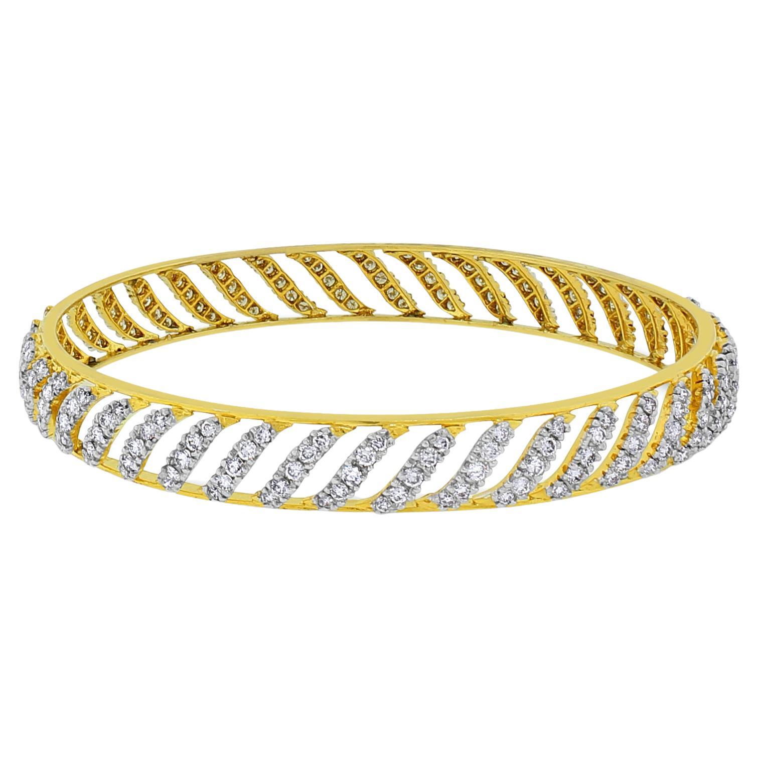 Beauvince Curves Diamond Bangles Set '7.70 ct Diamonds' in 18K Gold In New Condition For Sale In New York, NY