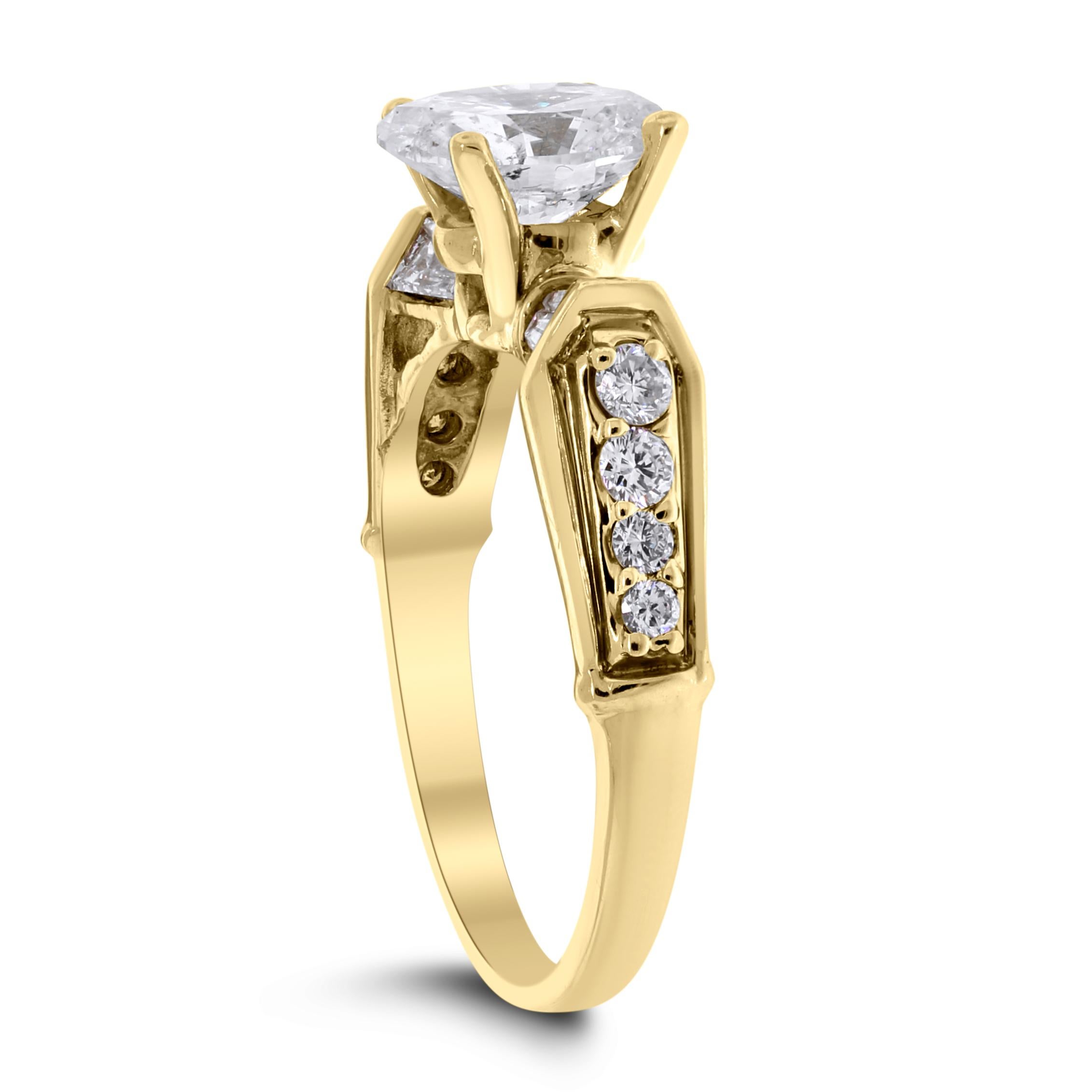 Oval Cut Beauvince Cynthia Engagement Ring, '1.62 Ct Oval Diamond' in Yellow Gold For Sale