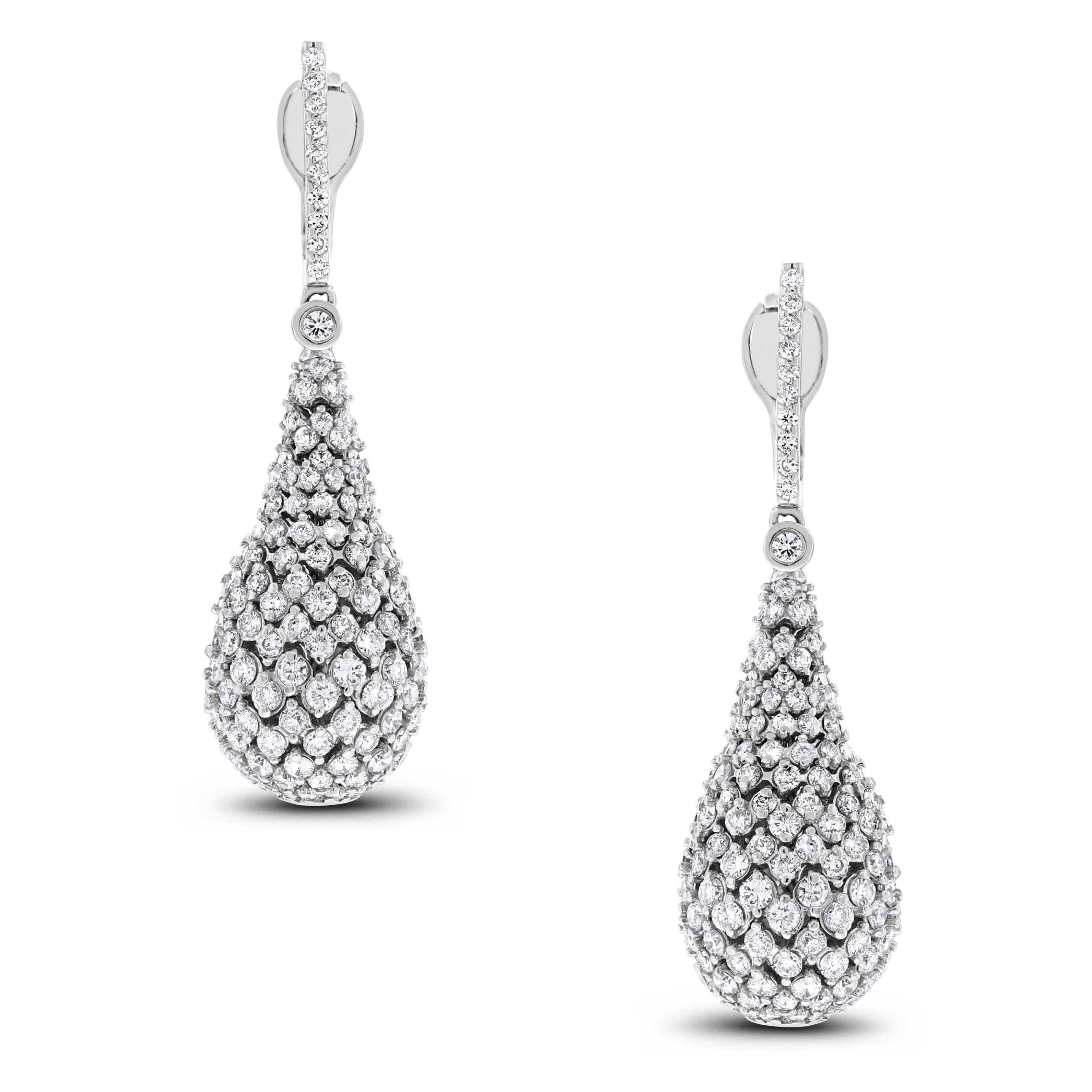 Beauvince Dazzling Drop Earrings (7.19 ct Diamonds) in White Gold (Zeitgenössisch) im Angebot