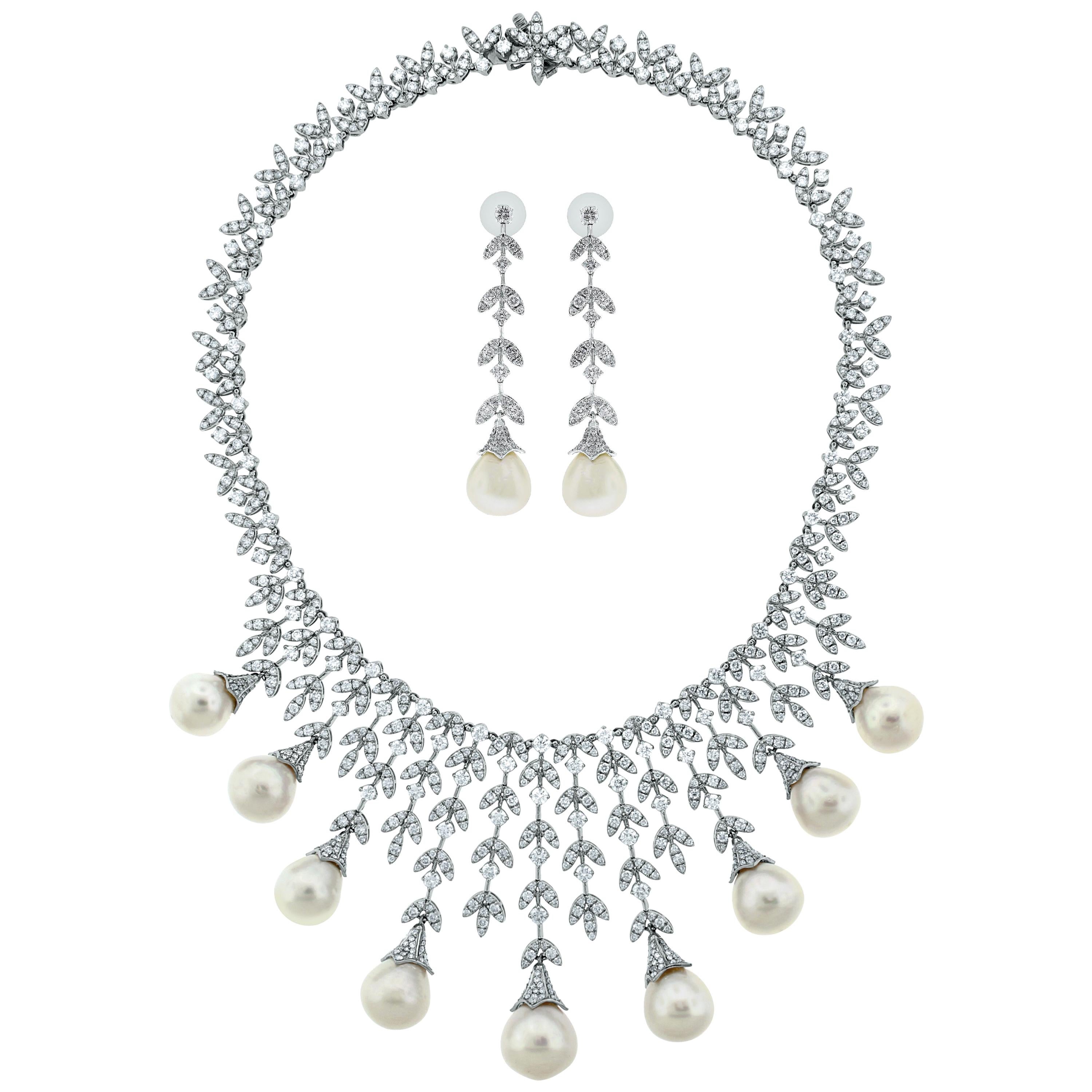 Beauvince Parure collier et boucles d'oreilles en or blanc avec diamants et perles des mers du Sud en vente