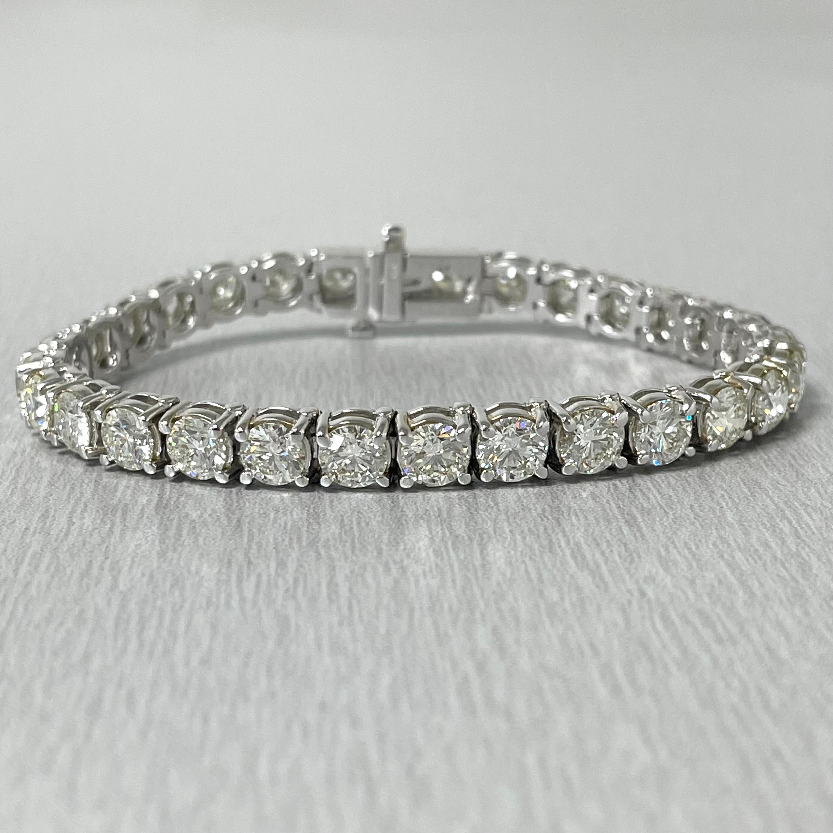 Taille ronde Beauvince Bracelet tennis en or blanc avec diamants de 15,70 carats en vente