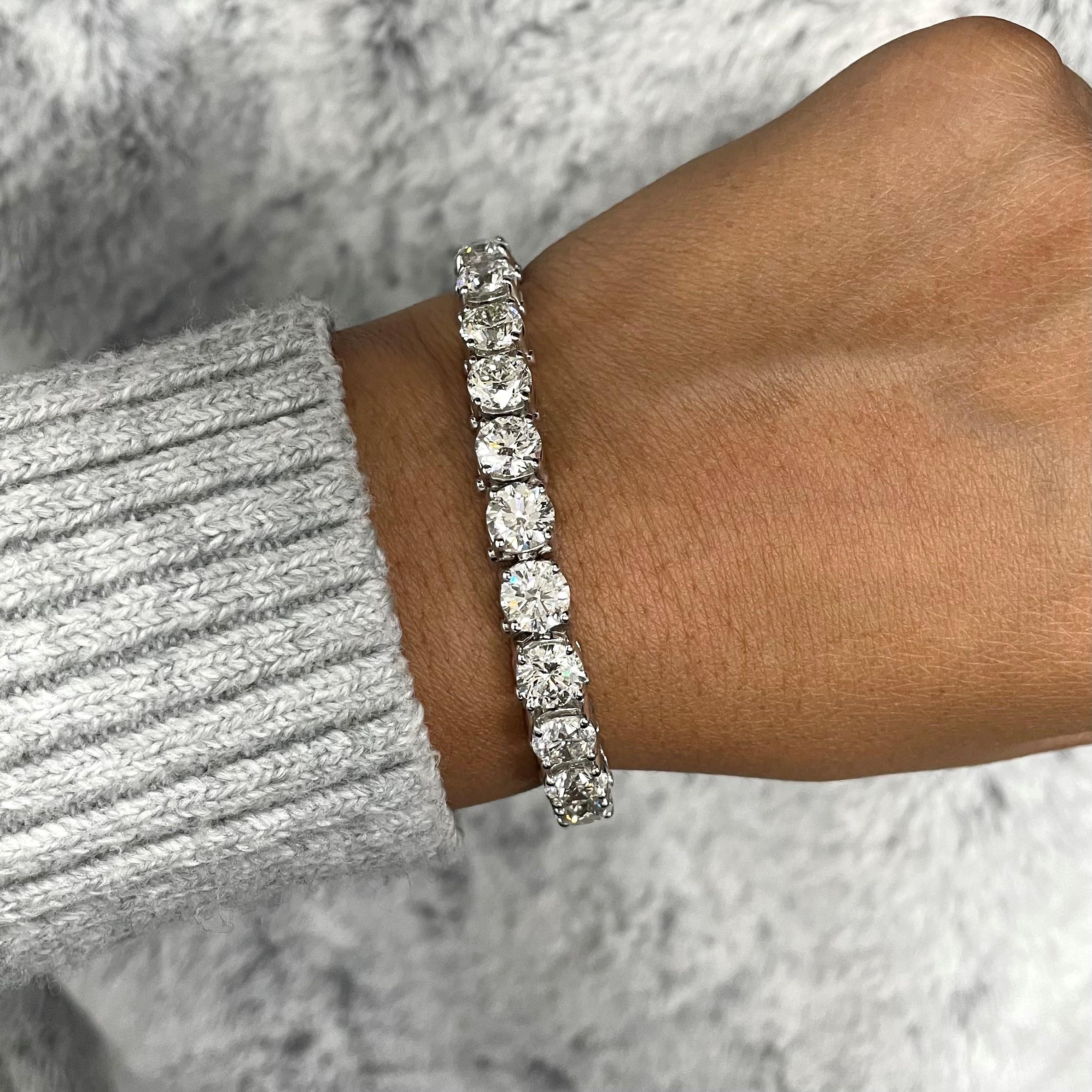 Beauvince Diamond Tennis Bracelet 26.01 Carat Diamonds in White Gold In New Condition For Sale In New York, NY