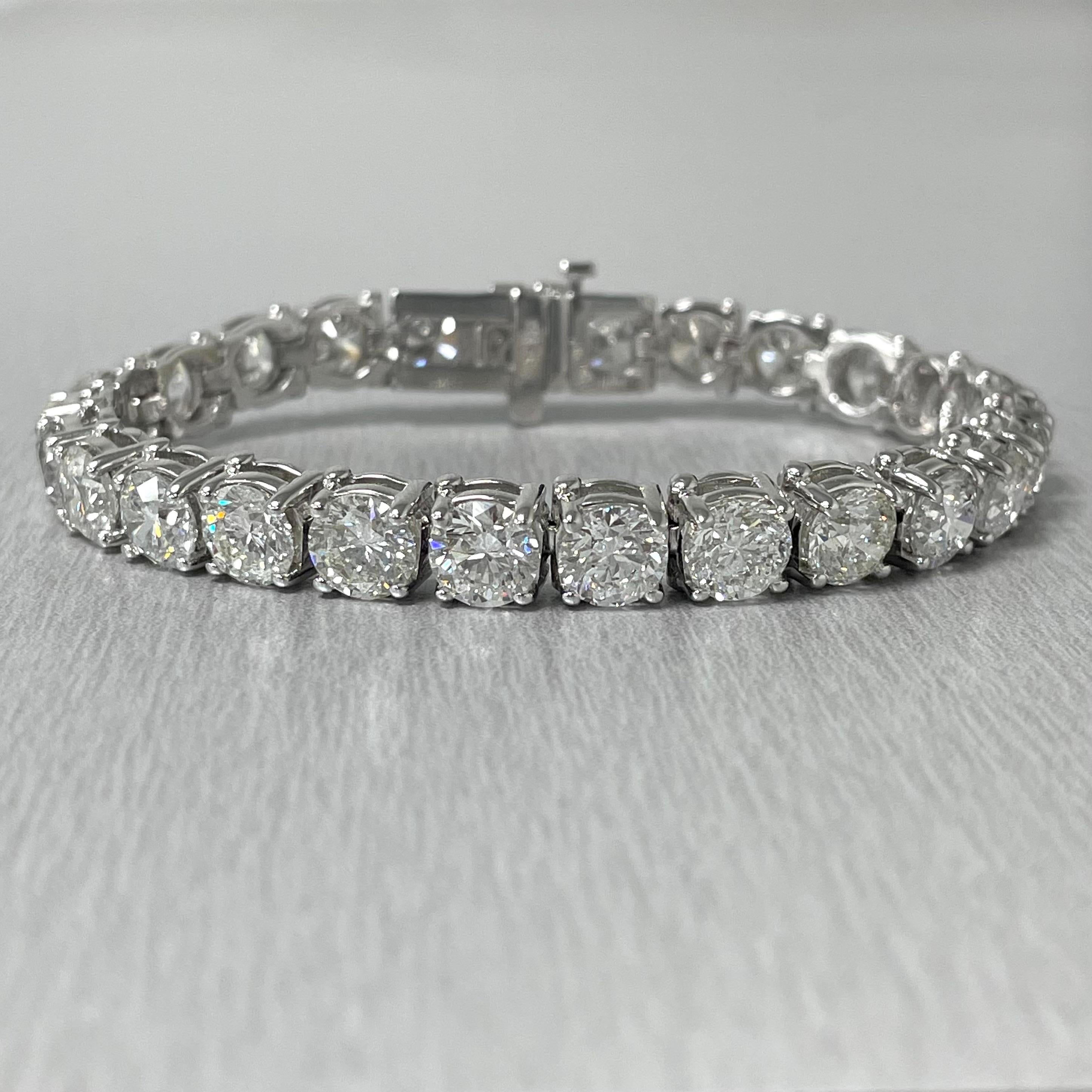 Women's or Men's Beauvince Diamond Tennis Bracelet 26.01 Carat Diamonds in White Gold For Sale
