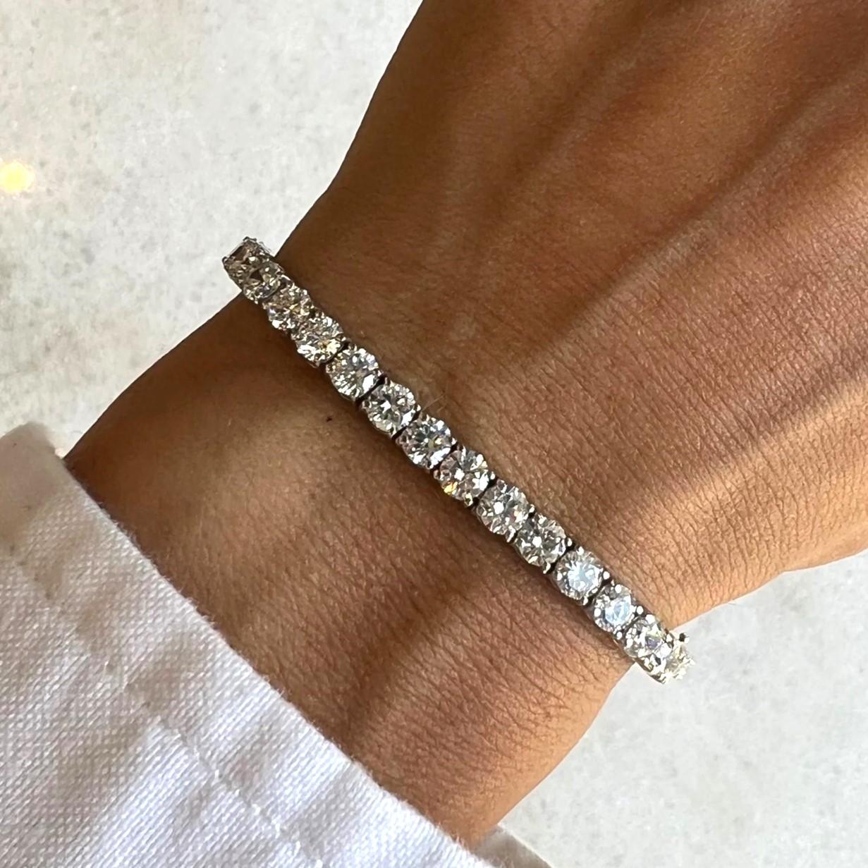 Round Cut Beauvince Diamond Tennis Bracelet (9.60 ct Diamonds) in White Gold For Sale