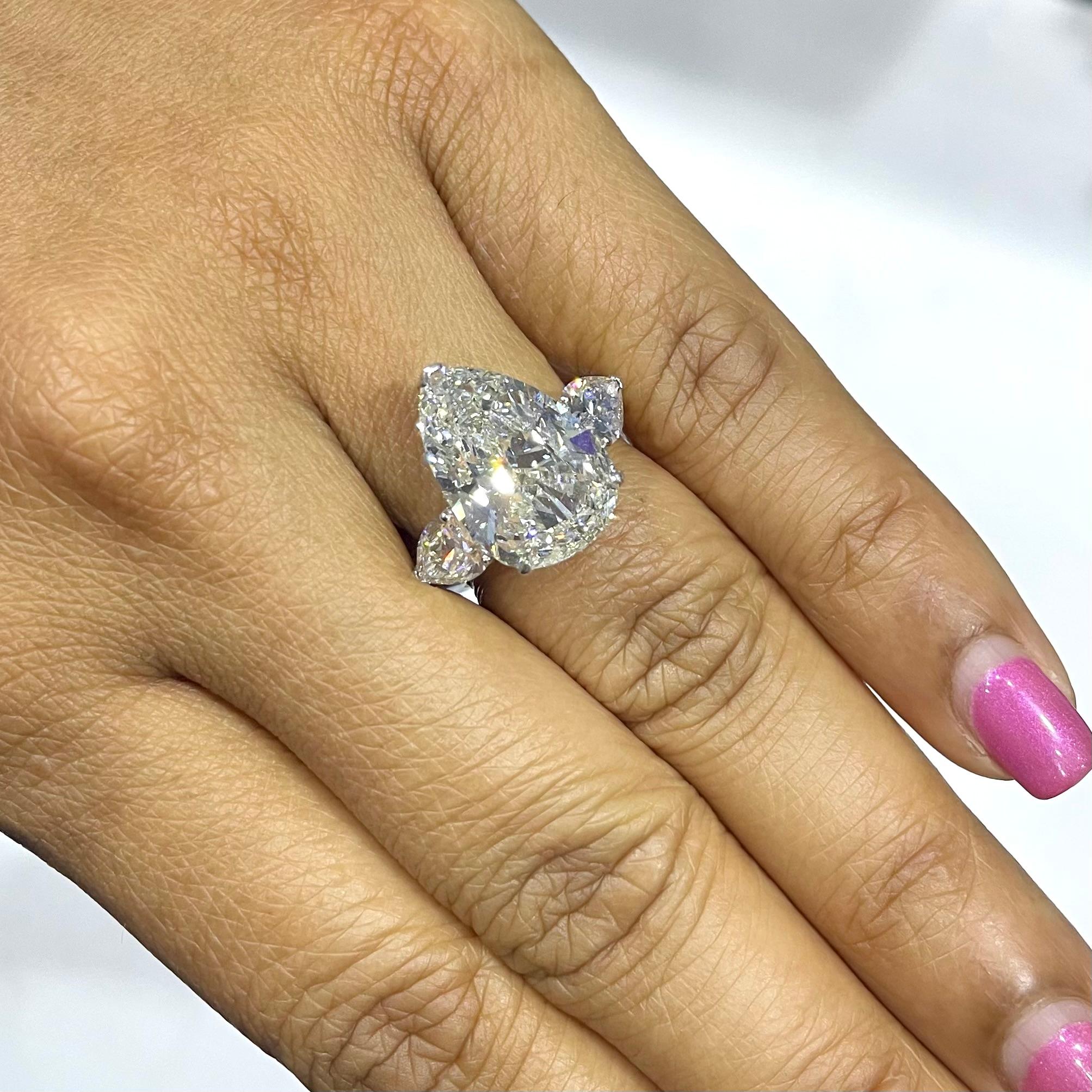 Pear Cut Beauvince Diva Pear Shape 3 Stone Engagement Ring (6.64 ct IVS2 IGI Diamond) For Sale