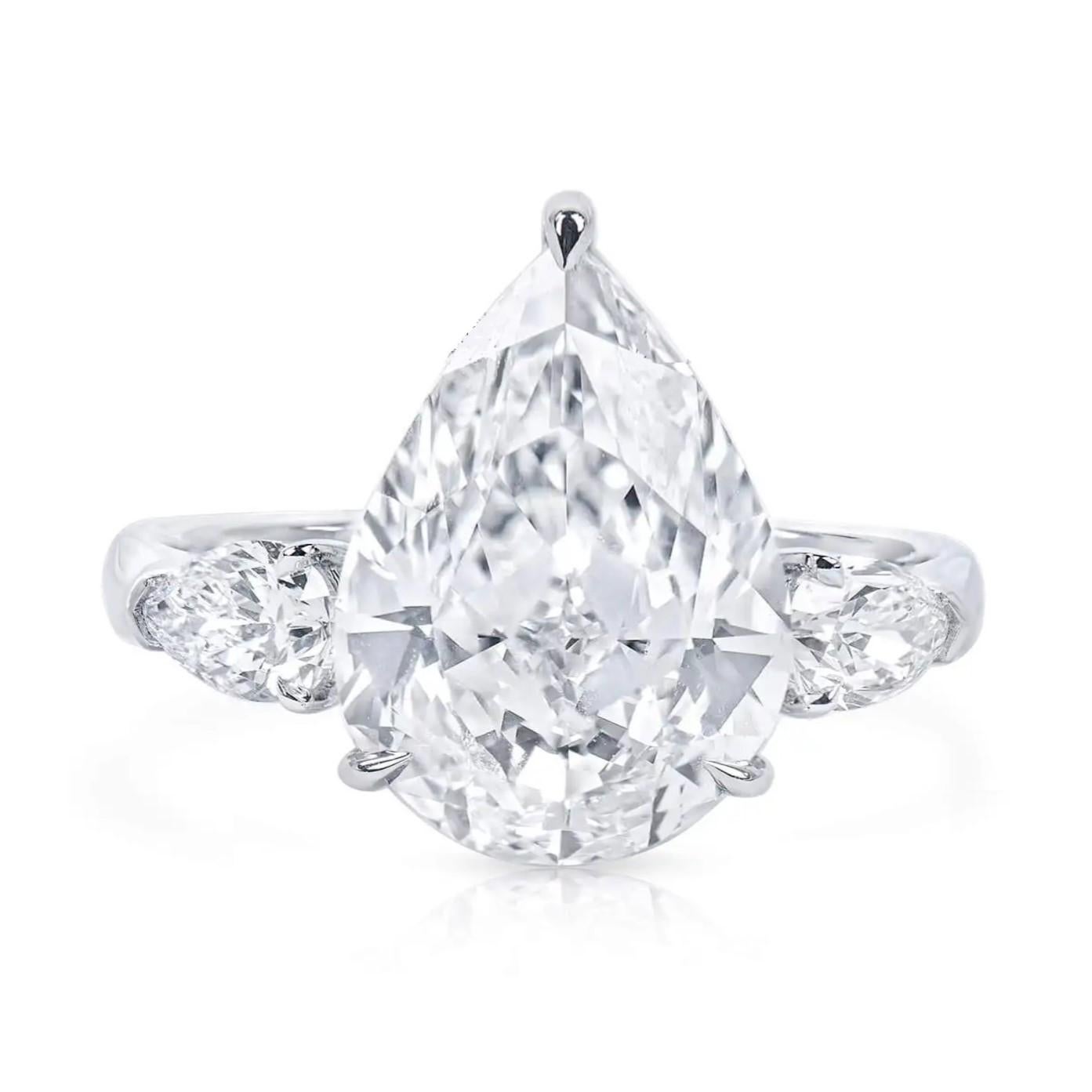 Women's or Men's Beauvince Diva Pear Shape 3 Stone Engagement Ring (6.64 ct IVS2 IGI Diamond) For Sale