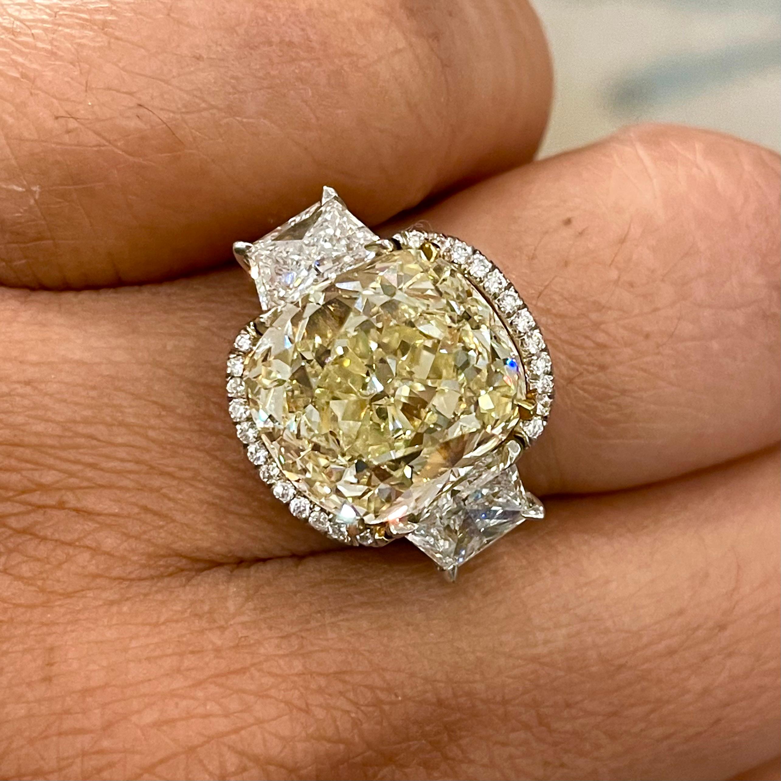 Beauvince Elan Ring 9.77 carat Cushion Fancy Yellow VS1 GIA Diamond in Platinum In New Condition For Sale In New York, NY
