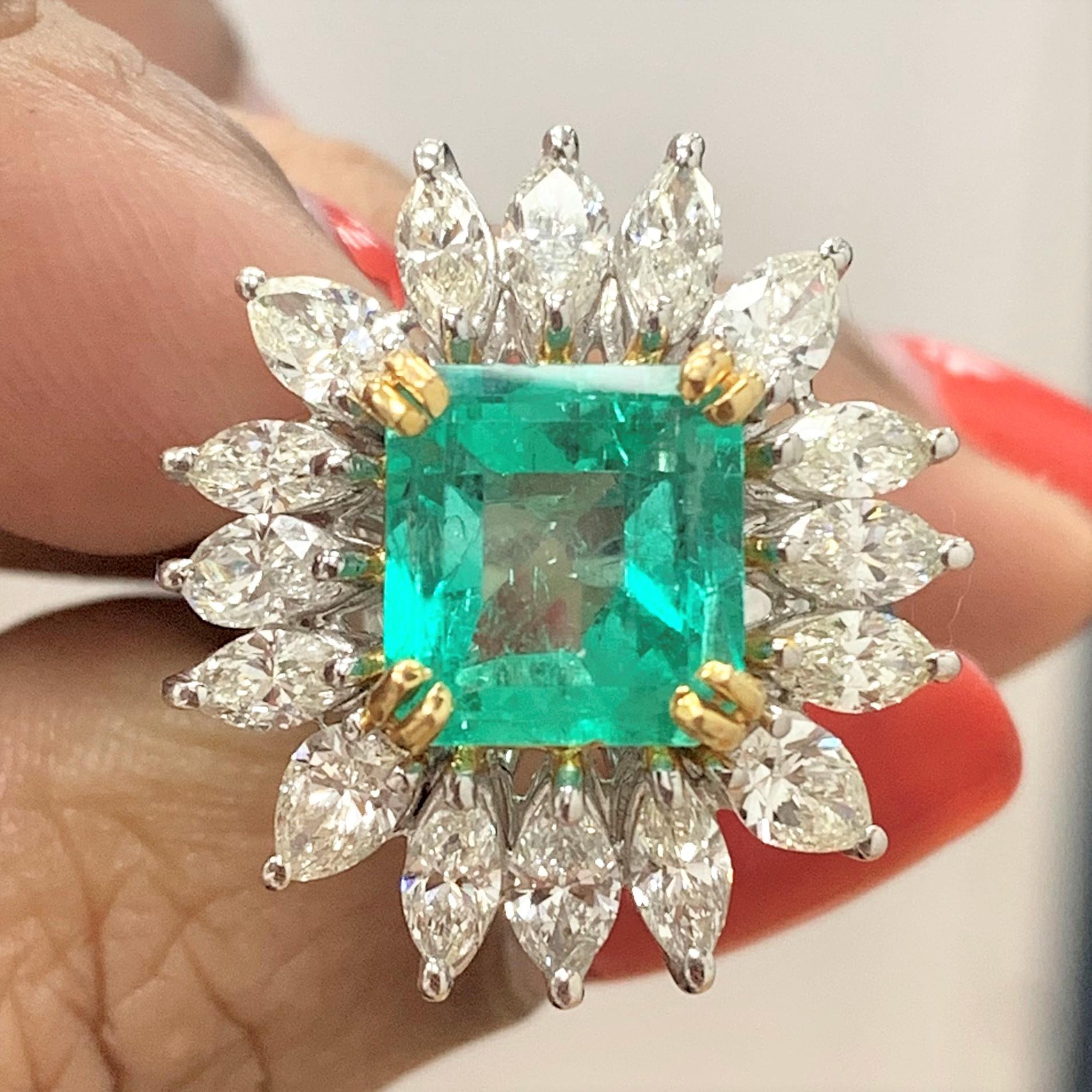 Contemporary Beauvince Emerald and Diamond Halo Cocktail Statement Ring in White Gold
