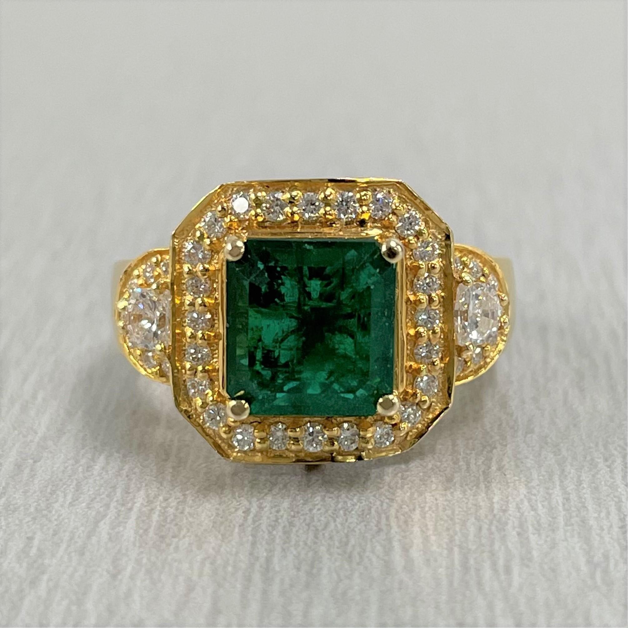 Contemporary Beauvince Emma Emerald & Diamond Ring in Yellow Gold For Sale
