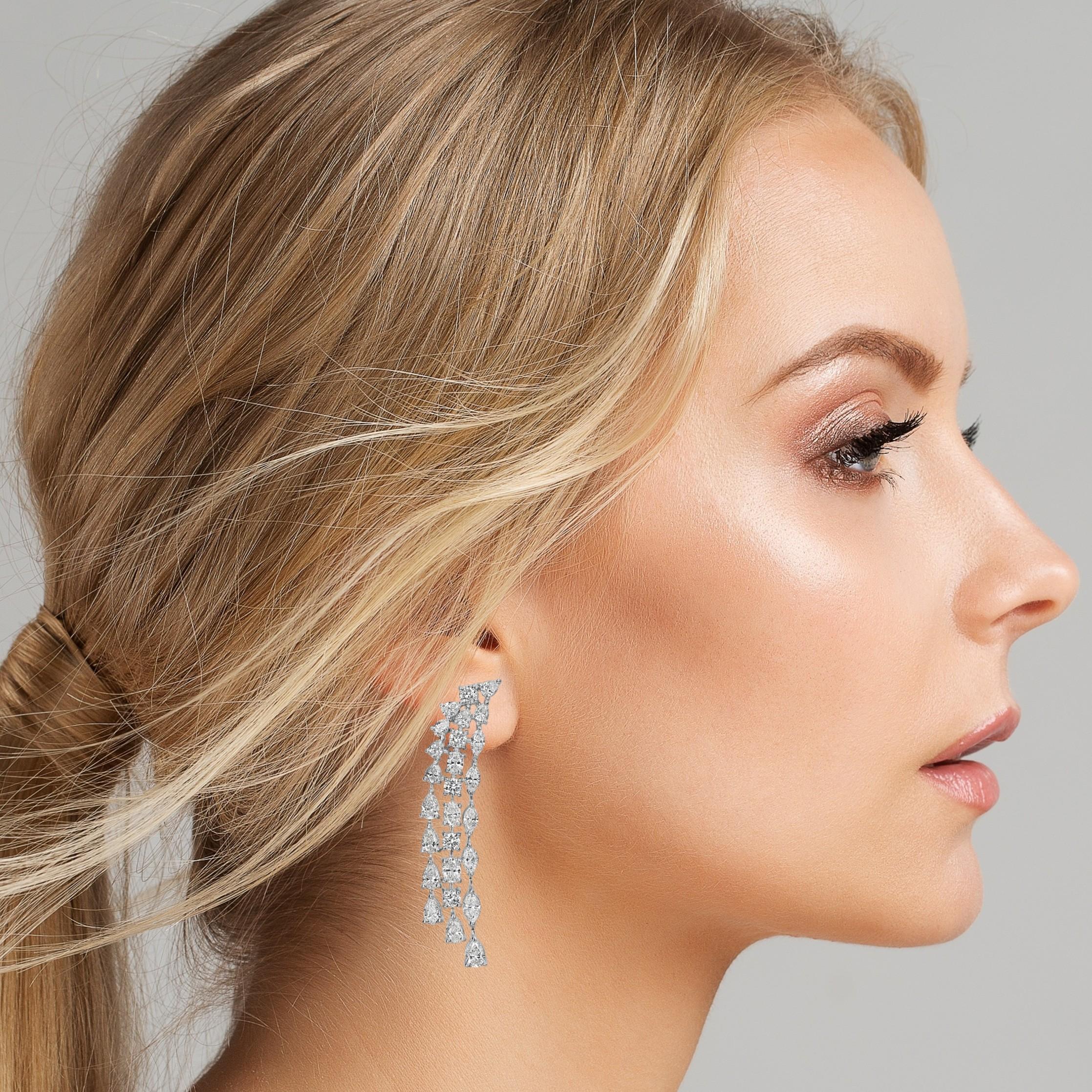Taglio misto Beauvince Falls Diamond Earrings (9.79 ct Diamonds) in Platinum in vendita
