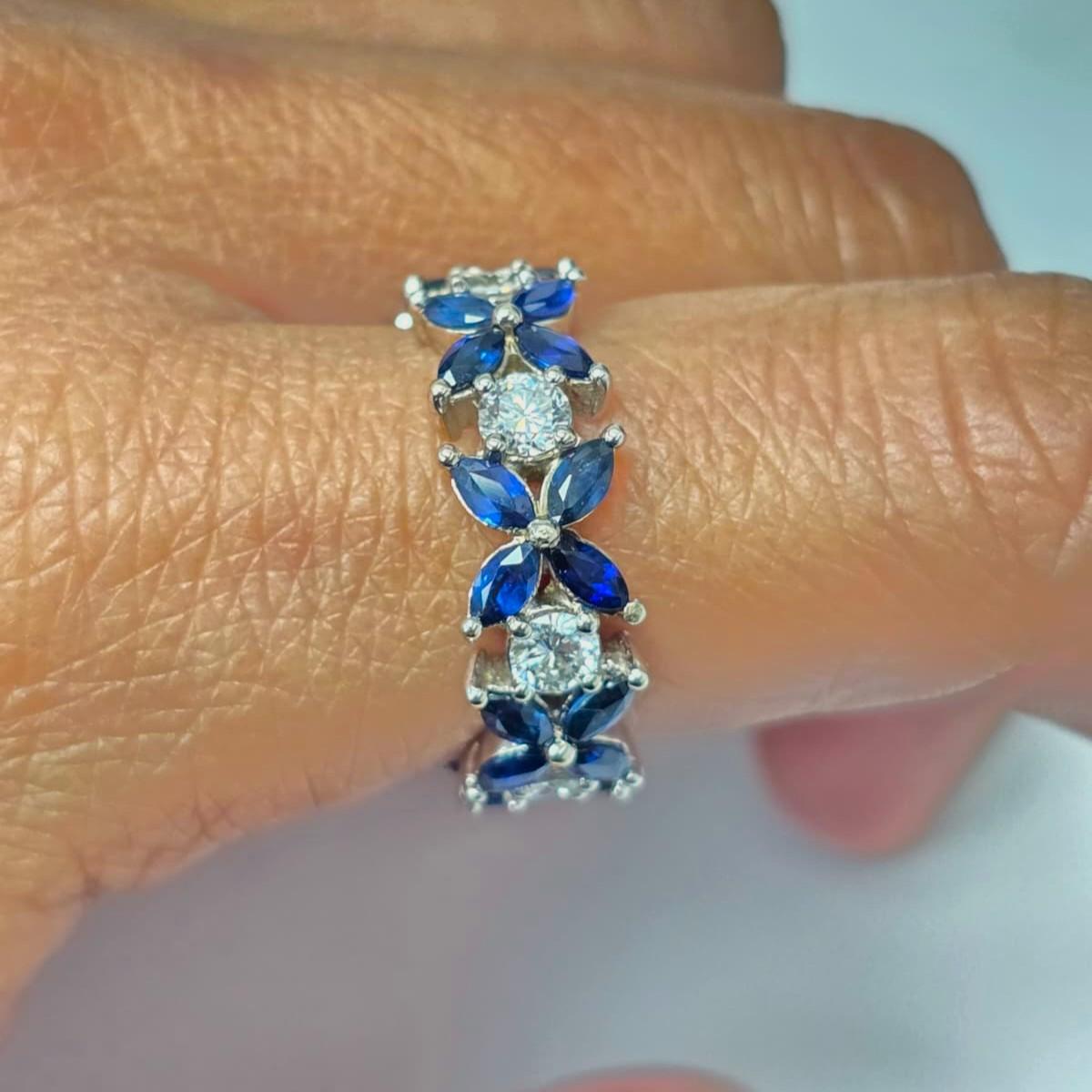 da uomo o donna Beauvince Flora Band (4.53 ct Sapphires & Diamonds) in White Gold in vendita