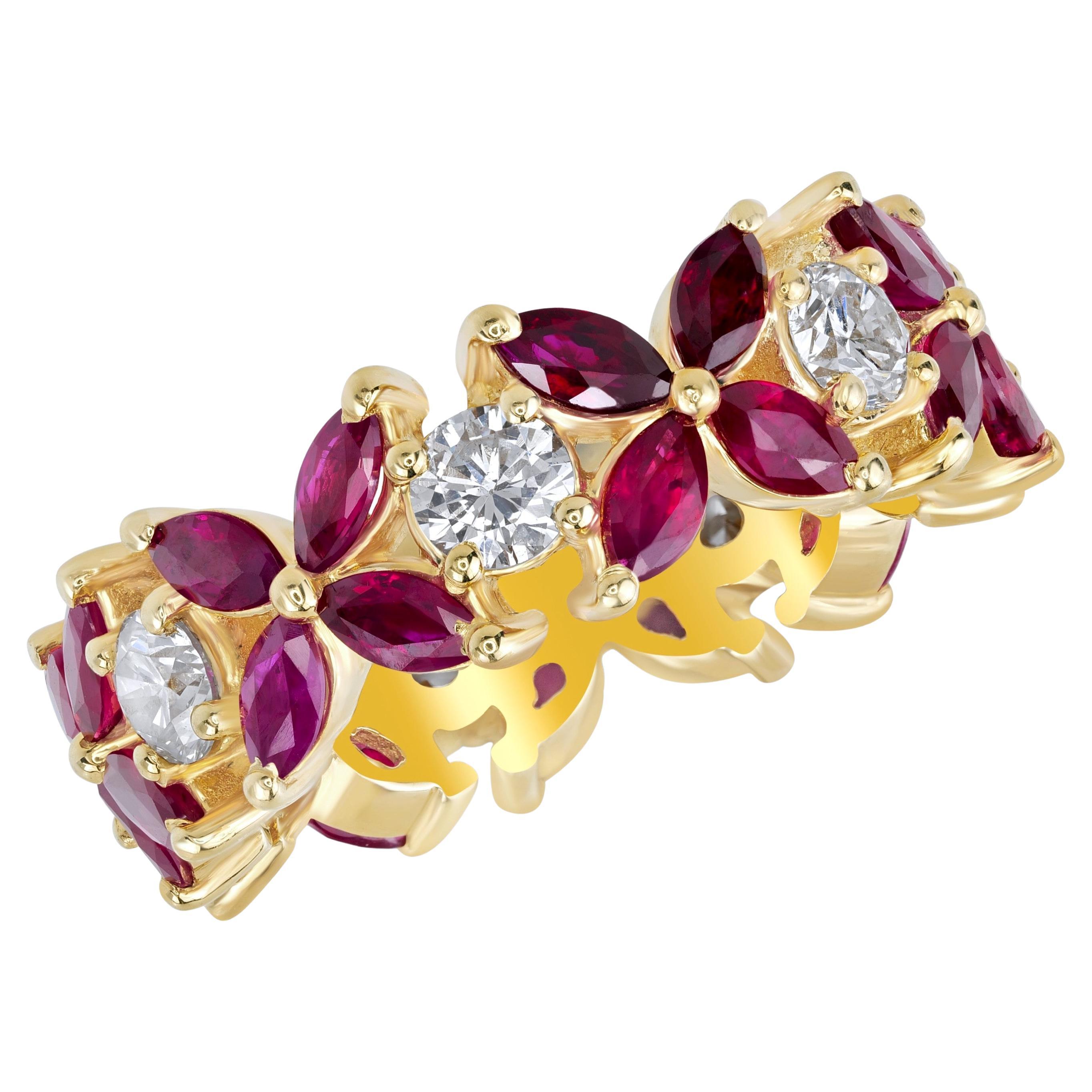 Beauvince Flora Band (4.63 ct Rubies 
Diamonds) in Yellow Gold en vente