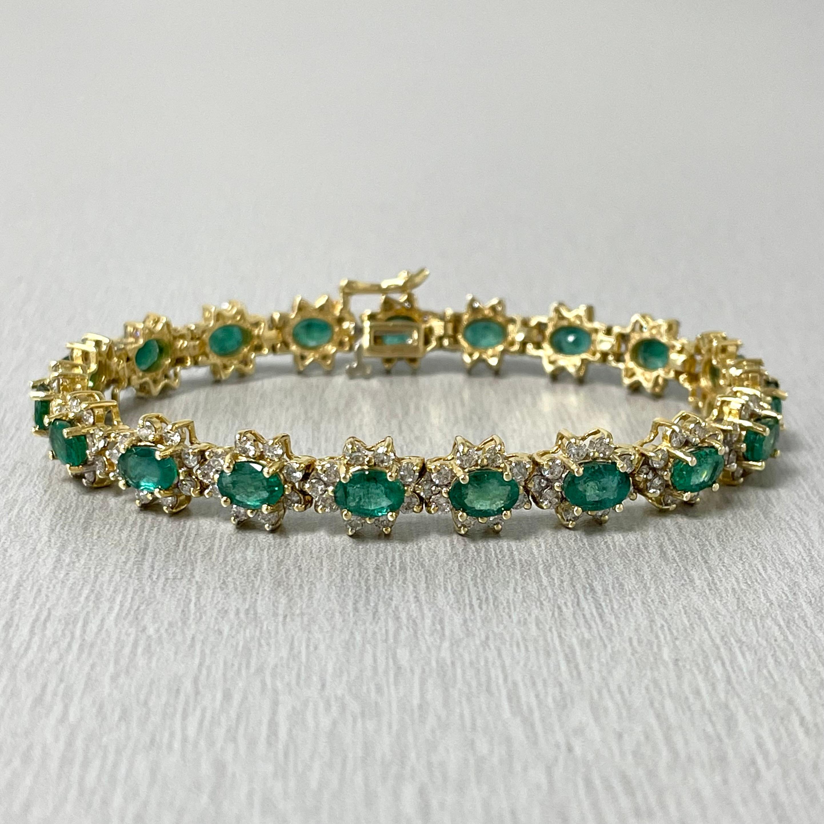Oval Cut Beauvince Florence Bracelet '11.66ct Diamonds & Emeralds' in Yellow Gold For Sale