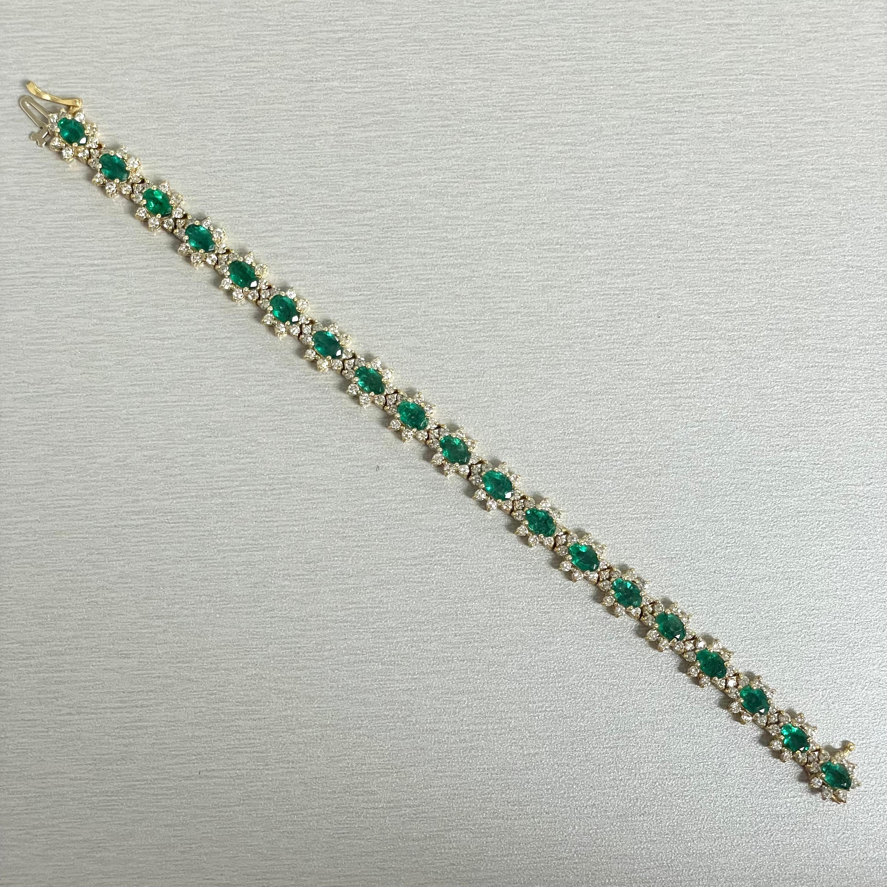 Women's or Men's Beauvince Florence Bracelet '11.66ct Diamonds & Emeralds' in Yellow Gold For Sale