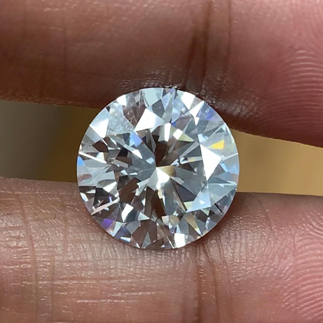 Beauvince Jewelry is excited to present this stunning solitaire and looks forward to customizing and creating a unique one of kind engagement ring or alternate fine jewel for a perfectionist. Along with excellent cut, polish and symmetry, and none