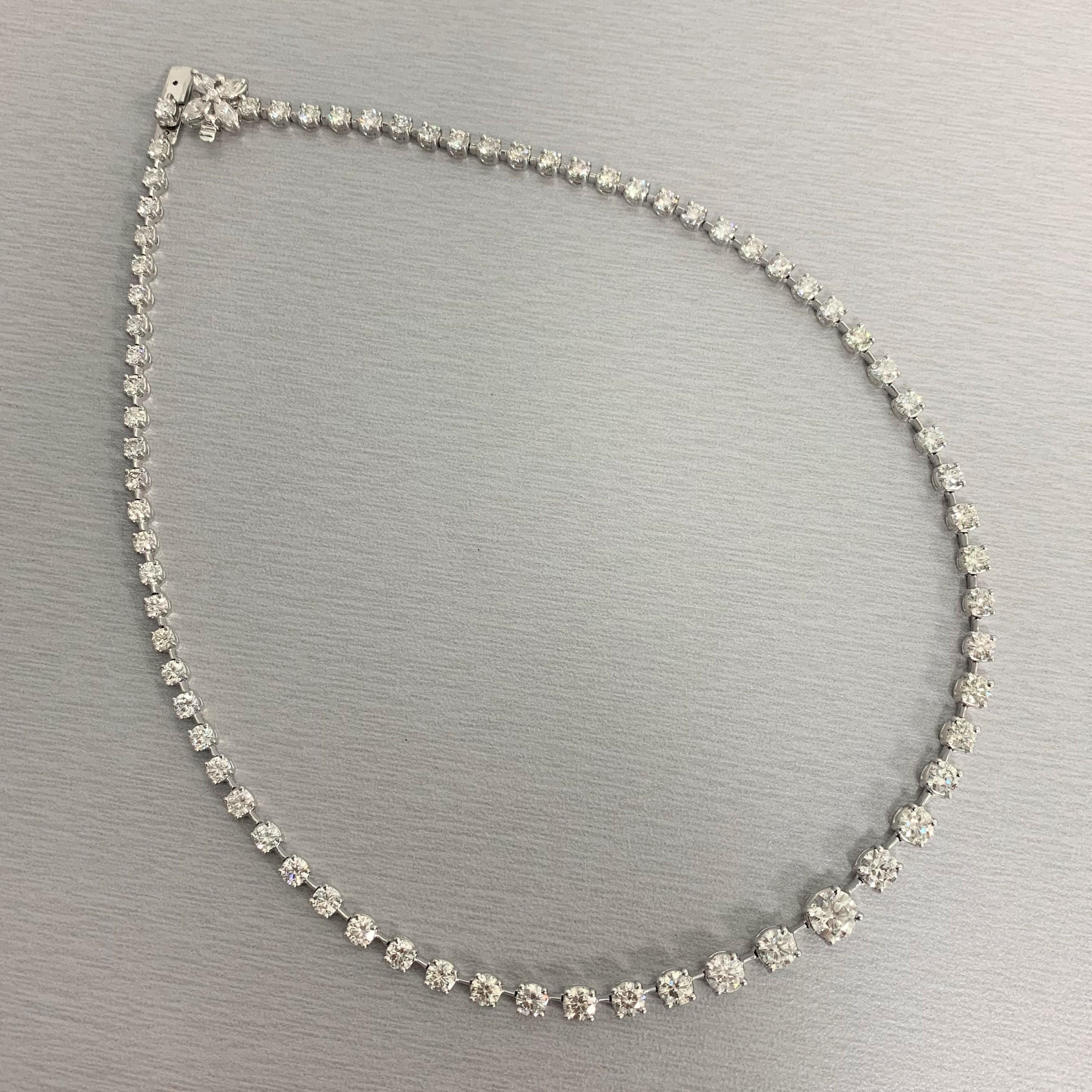 Beauvince Graduated Riviera Tennis Diamond Necklace in Platinum In New Condition For Sale In New York, NY