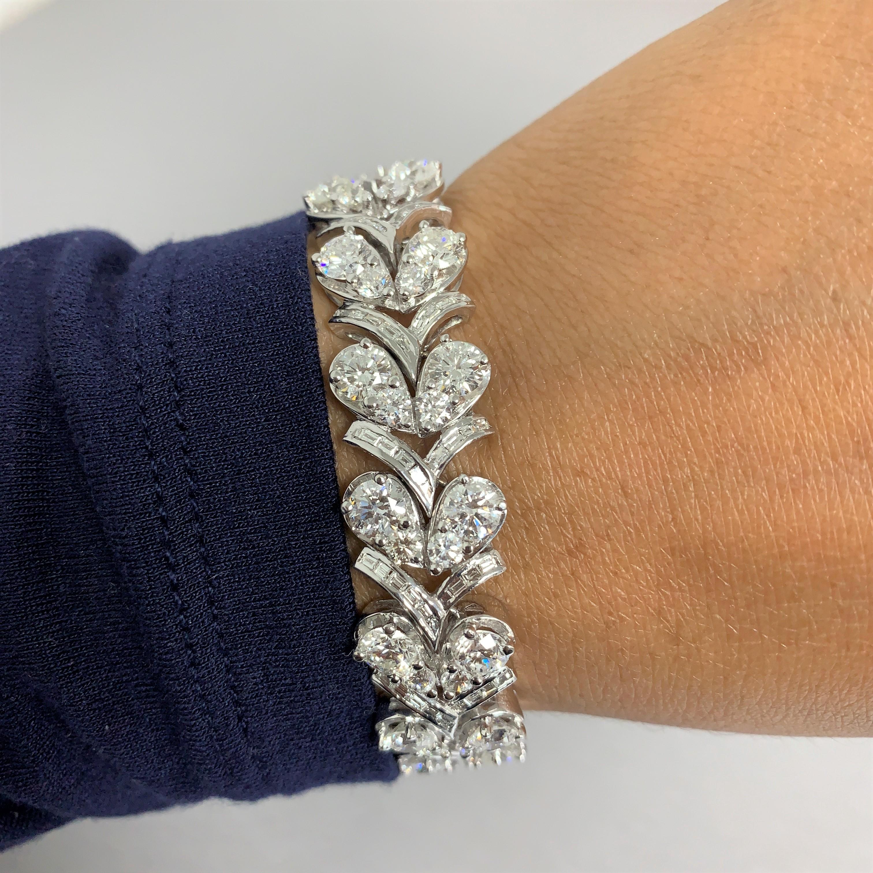 Contemporary Beauvince Grapevine Round and Baguette Diamond Bracelet in White Gold