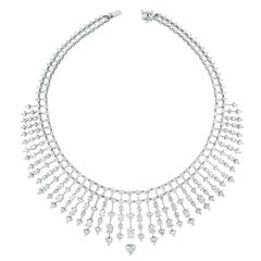 Beauvince Hearts Collar Necklace in White Gold