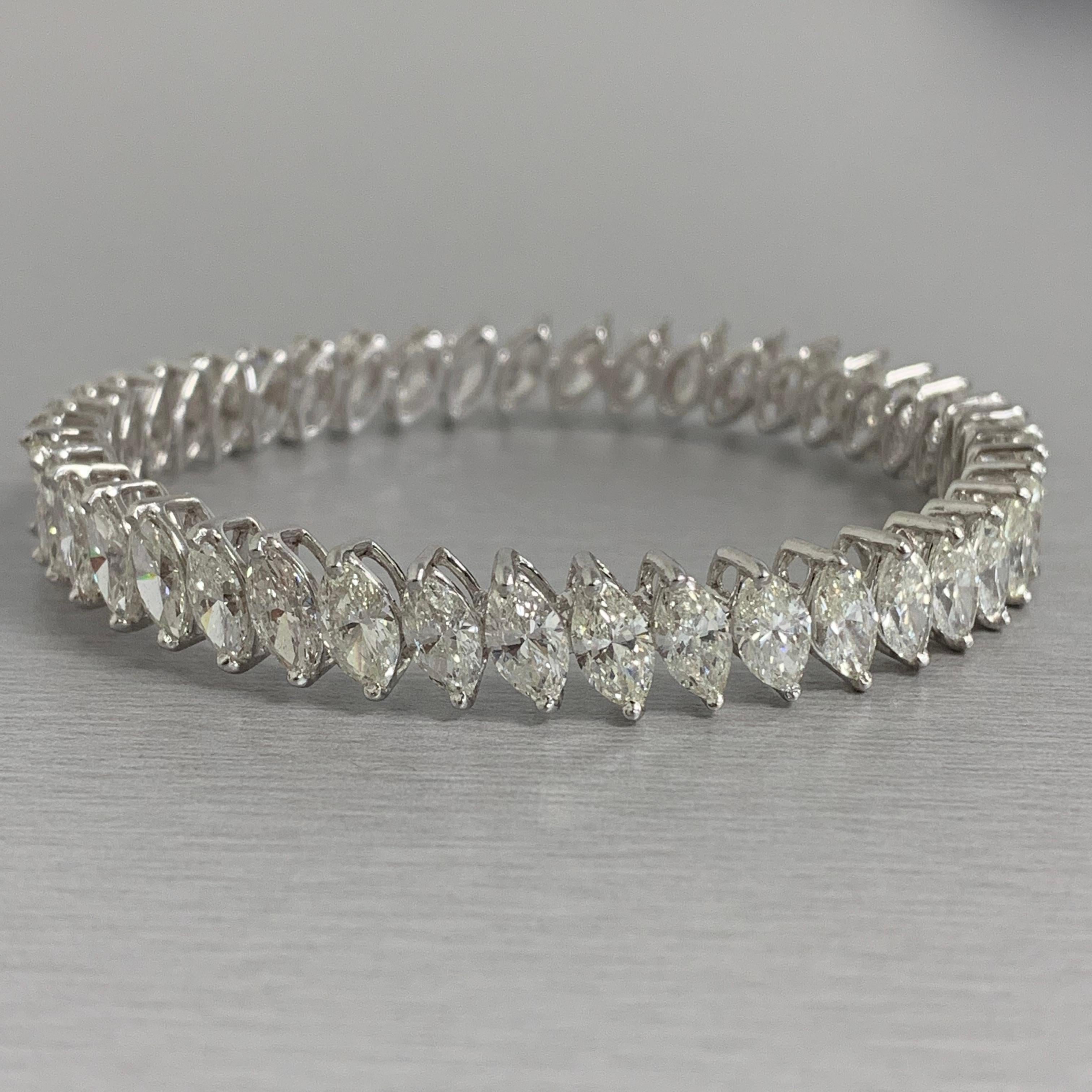 Contemporain Beauvince Inaya Marquise Bracelet jonc solitaire en or blanc en vente